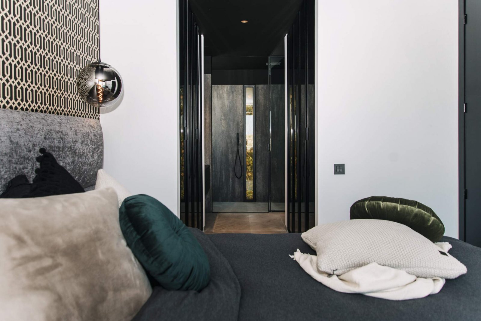 In der charmanten Stadt Rojales gelegen, bietet diese exklusive Sammlung von Villen ein einzigartiges Wohnerlebnis. Mit nur fünf verfügbaren Immobili