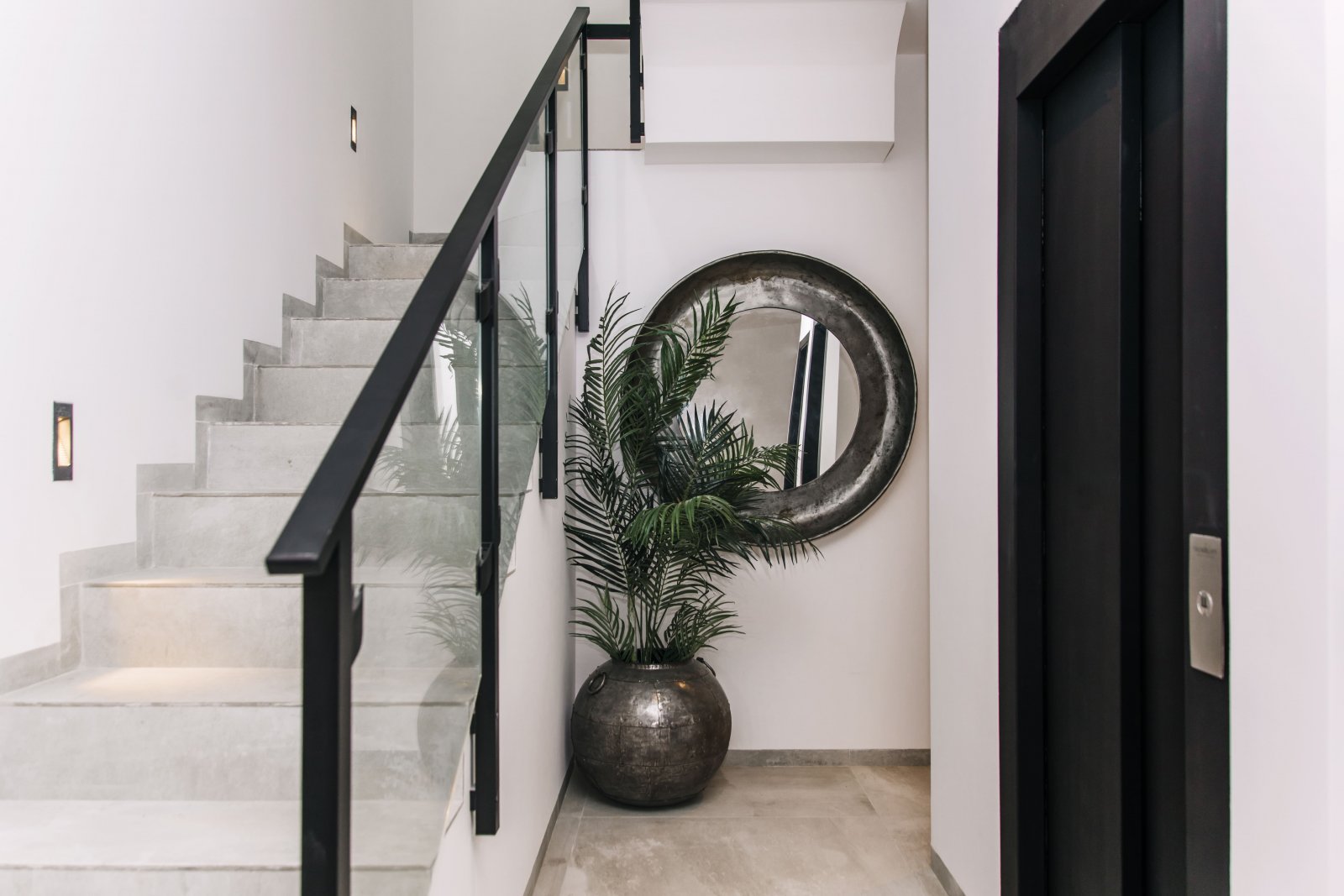 In der charmanten Stadt Rojales gelegen, bietet diese exklusive Sammlung von Villen ein einzigartiges Wohnerlebnis. Mit nur fünf verfügbaren Immobili