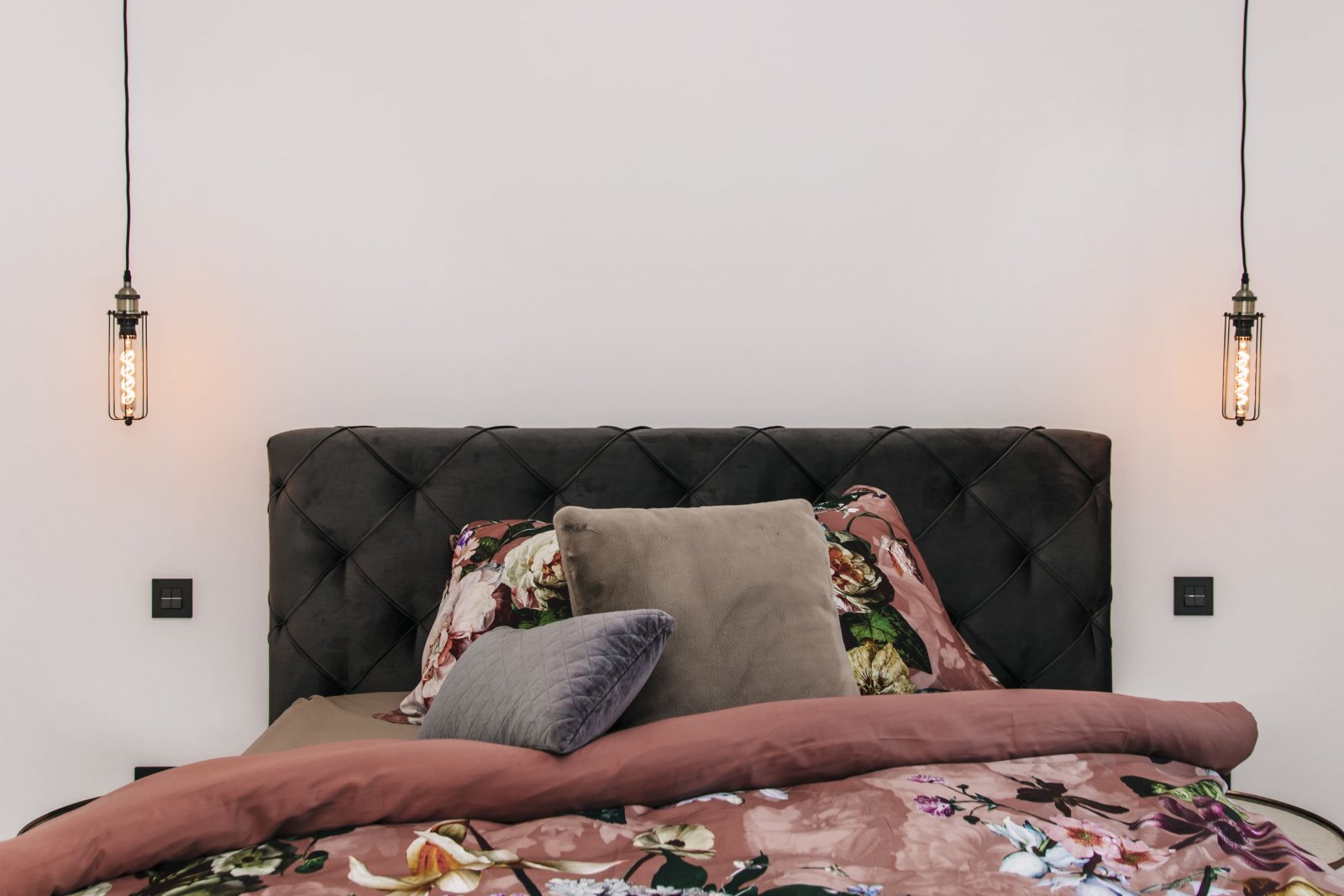 In der charmanten Stadt Rojales gelegen, bietet diese exklusive Sammlung von Villen ein einzigartiges Wohnerlebnis. Mit nur fünf verfügbaren Immobili