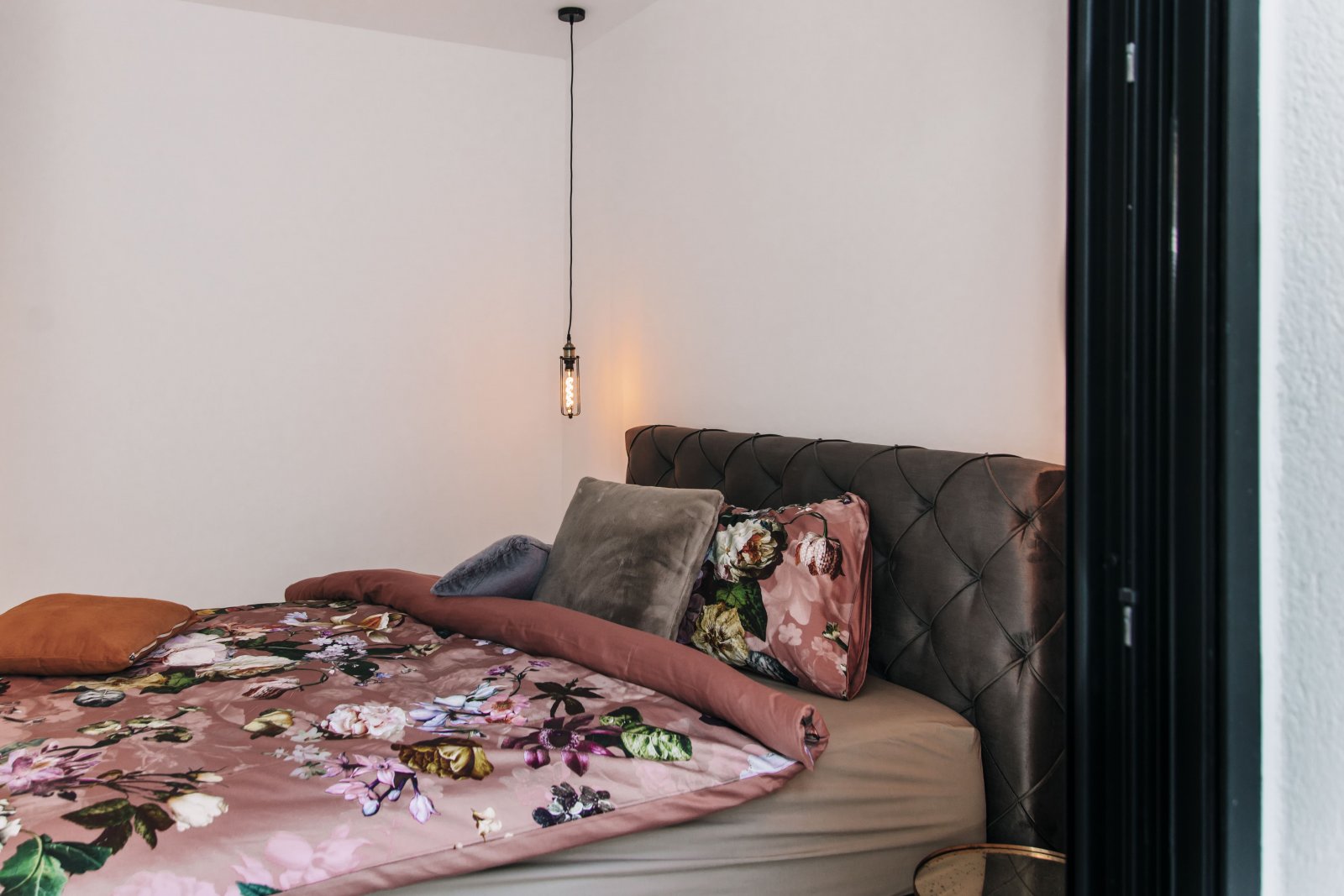 In der charmanten Stadt Rojales gelegen, bietet diese exklusive Sammlung von Villen ein einzigartiges Wohnerlebnis. Mit nur fünf verfügbaren Immobili