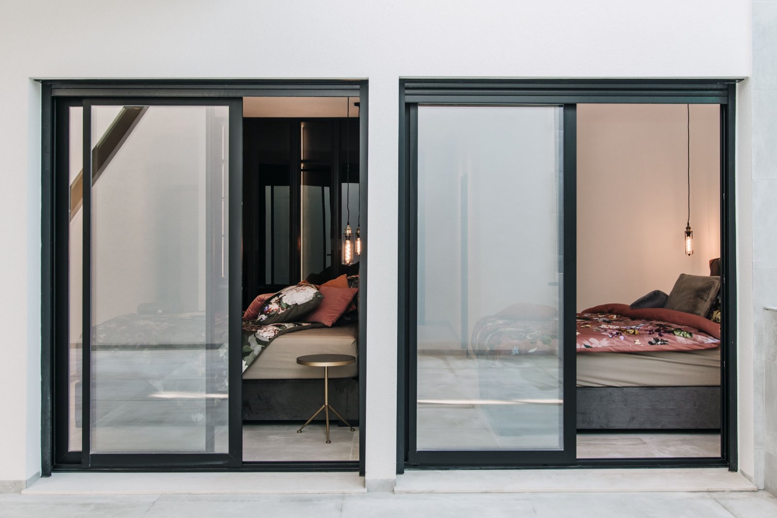 In der charmanten Stadt Rojales gelegen, bietet diese exklusive Sammlung von Villen ein einzigartiges Wohnerlebnis. Mit nur fünf verfügbaren Immobili