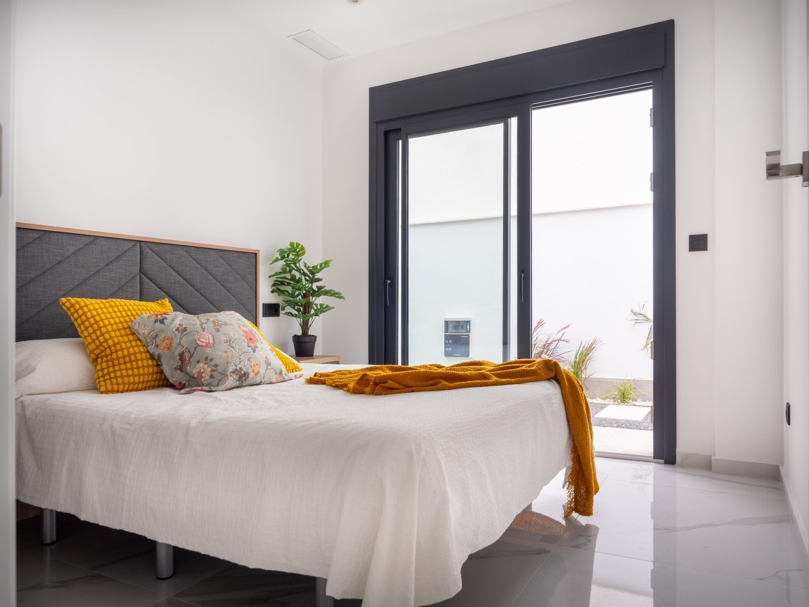  Diese unabhängigen Wohnhäuser befinden sich in der charmanten Ortschaft San Pedro del Pinatar und bieten eine ideale Umgebung für diejenigen, die die