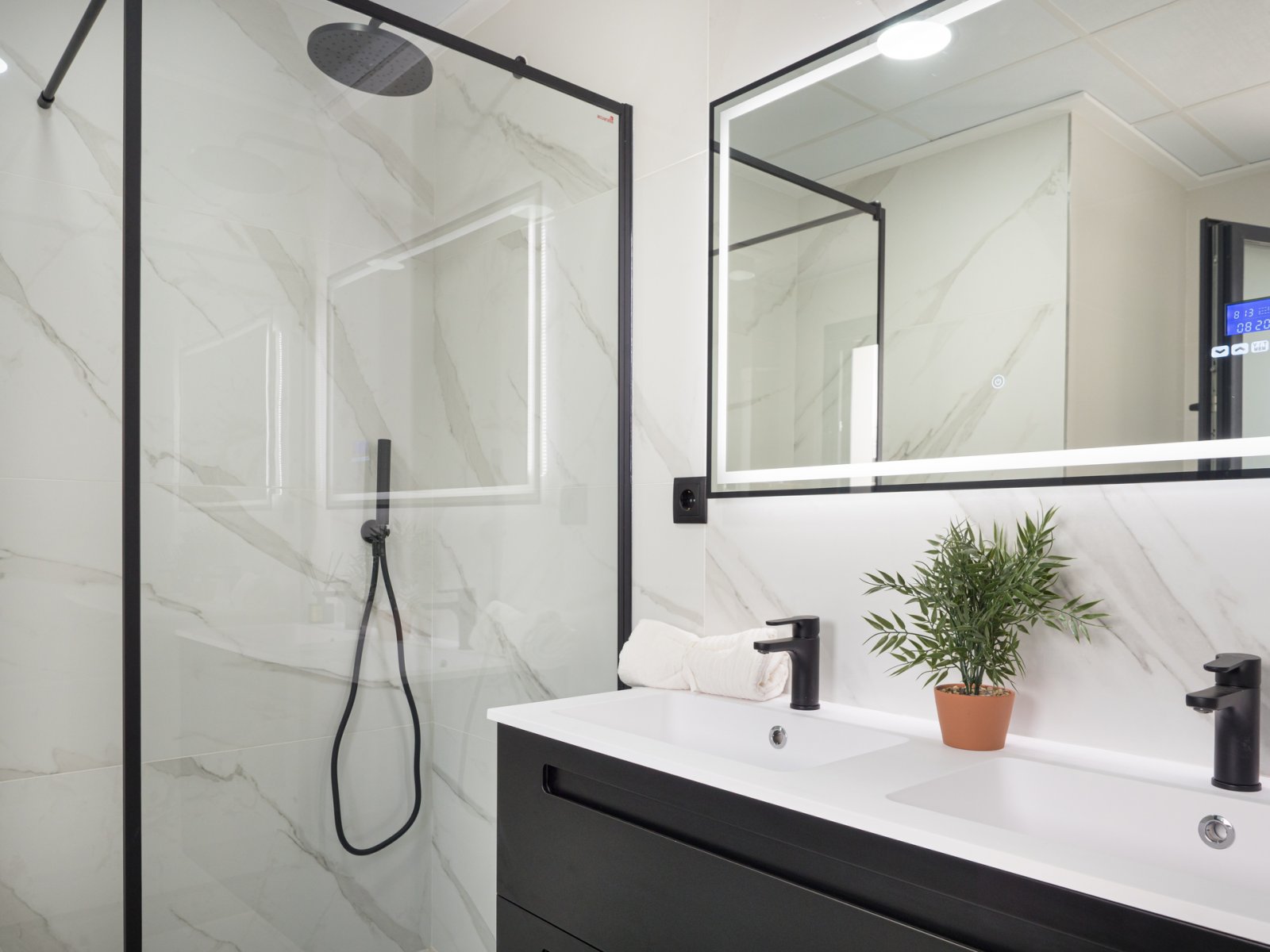  Diese unabhängigen Wohnhäuser befinden sich in der charmanten Ortschaft San Pedro del Pinatar und bieten eine ideale Umgebung für diejenigen, die die