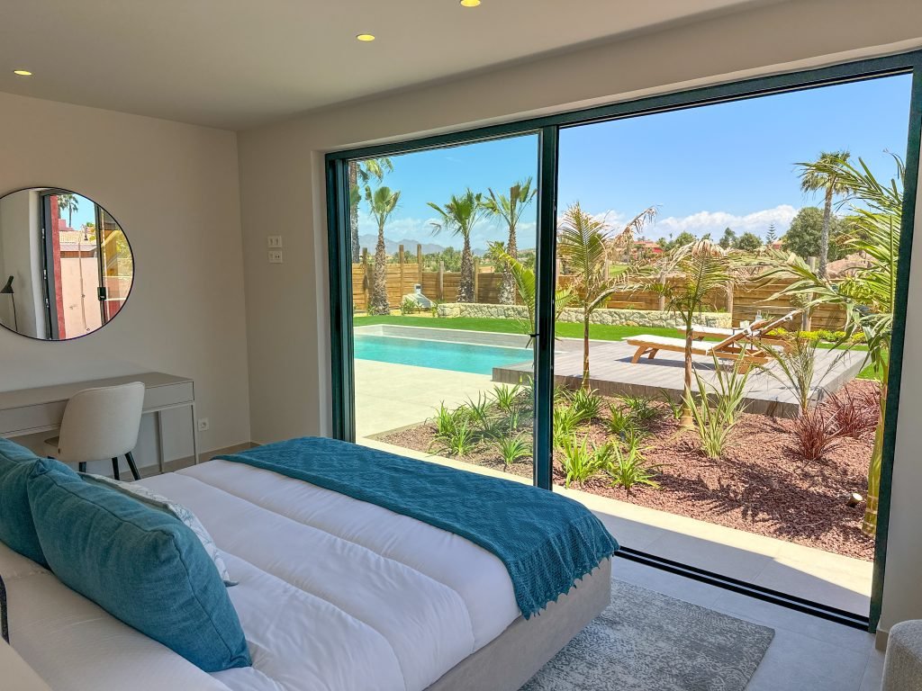  In der charmanten Ortschaft Cuevas del Almanzora gelegen, bieten diese exklusiven Villen einen anspruchsvollen und komfortablen Lebensstil. Mit insge