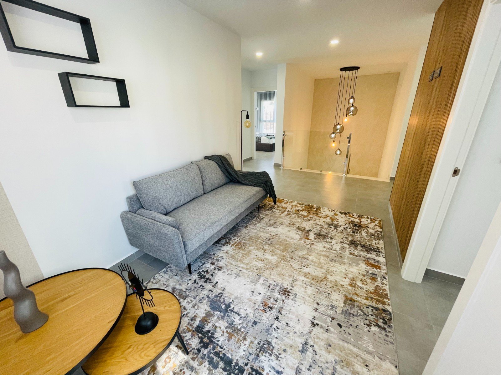  In der charmanten Stadt Torrevieja gelegen, bietet dieses exklusive Immobilienangebot zwei unabhängige Häuser, die durch ihr modernes und funktionale