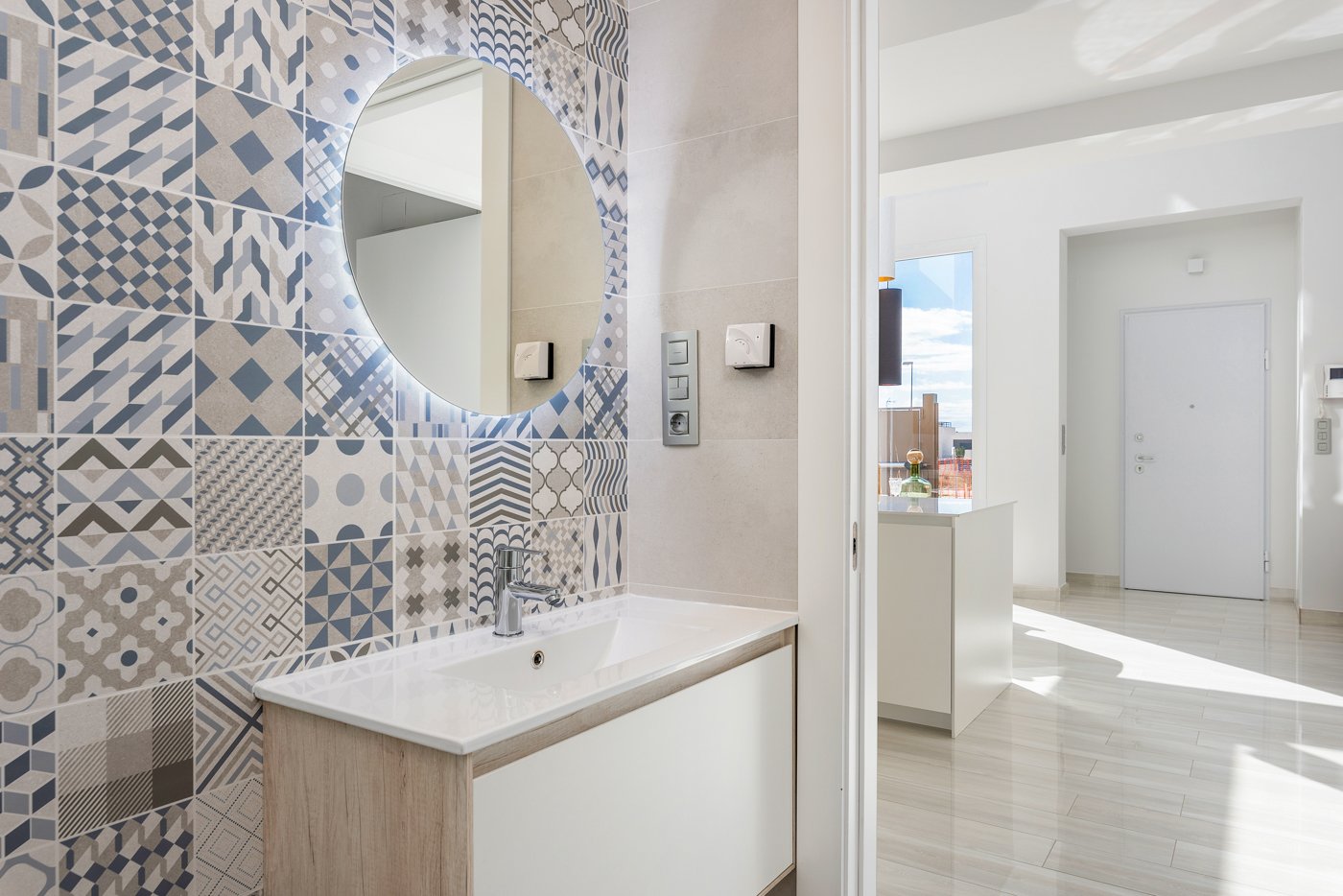  In der charmanten Stadt Ciudad Quesada gelegen, bietet diese exklusive Sammlung von 6 unabhängigen Immobilien eine privilegierte Umgebung mit Meerbli