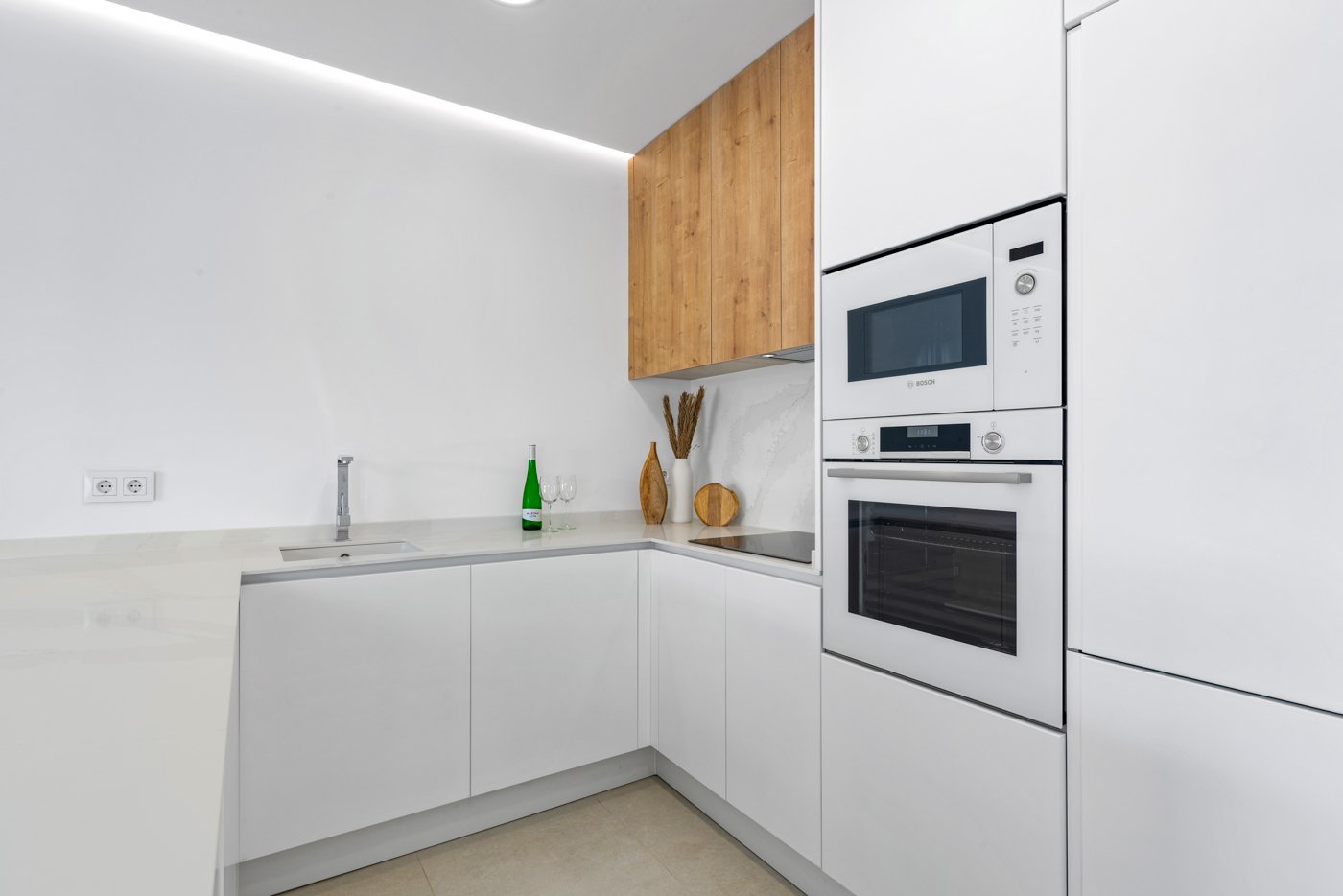  Im charmanten Ort Pilar de la Horadada gelegen, bietet dieses Ensemble freistehender Chalets eine einzigartige Gelegenheit, das Leben an der Costa Bl