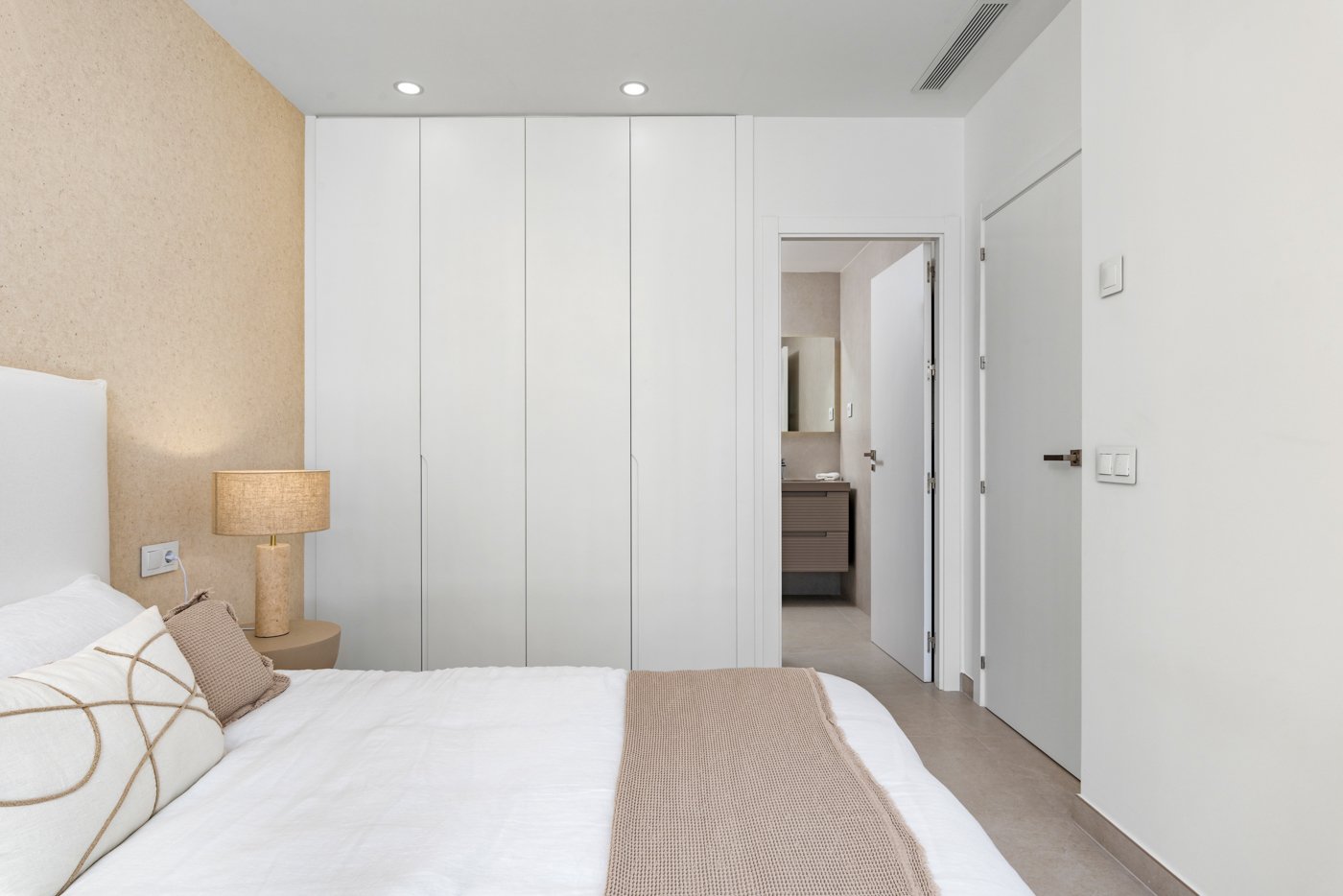  Im charmanten Ort Pilar de la Horadada gelegen, bietet dieses Ensemble freistehender Chalets eine einzigartige Gelegenheit, das Leben an der Costa Bl