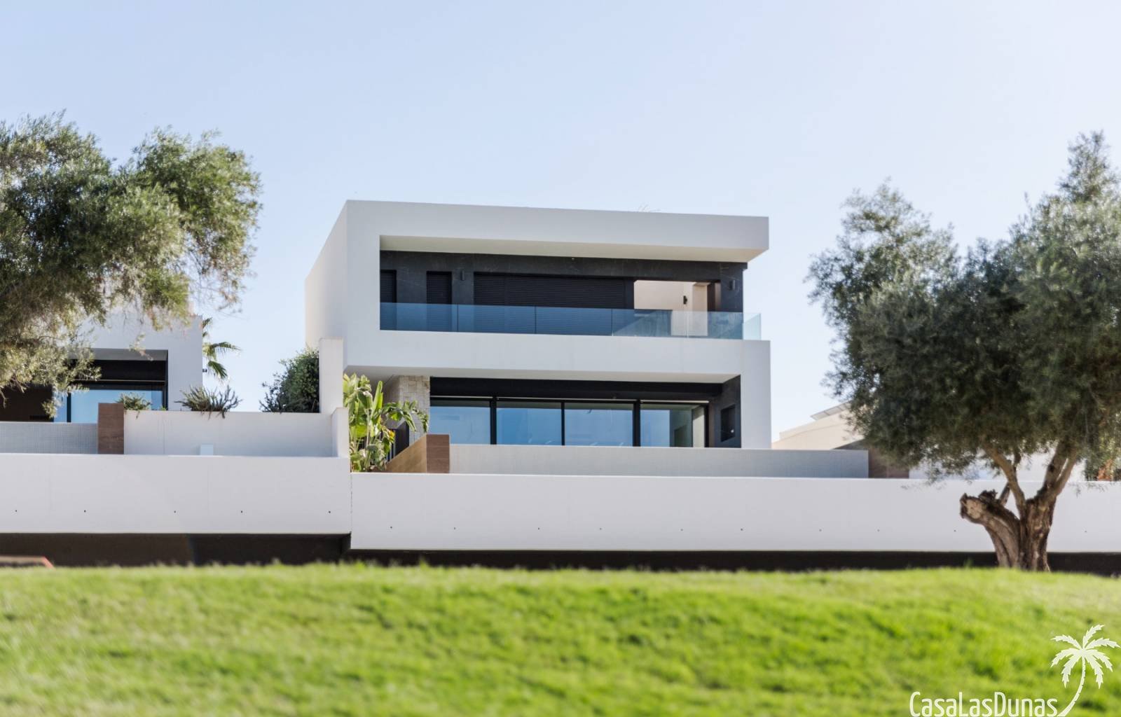 Algorfa:  Diese exklusiven Villen sind ein wahrer Traum für Golfliebhaber. Diese luxuriösen Einfamilienhäuser verfügen über 3 Schlafzimmer und 3 Badezimmer und 