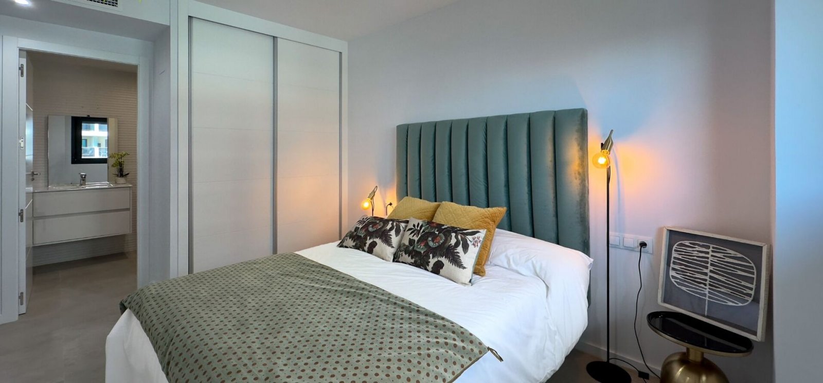 In der schönen Stadt Orihuela gelegen, bietet diese Wohnanlage eine Auswahl von 118 Wohnungen, darunter Apartments, Erdgeschosswohnungen und Penthäus