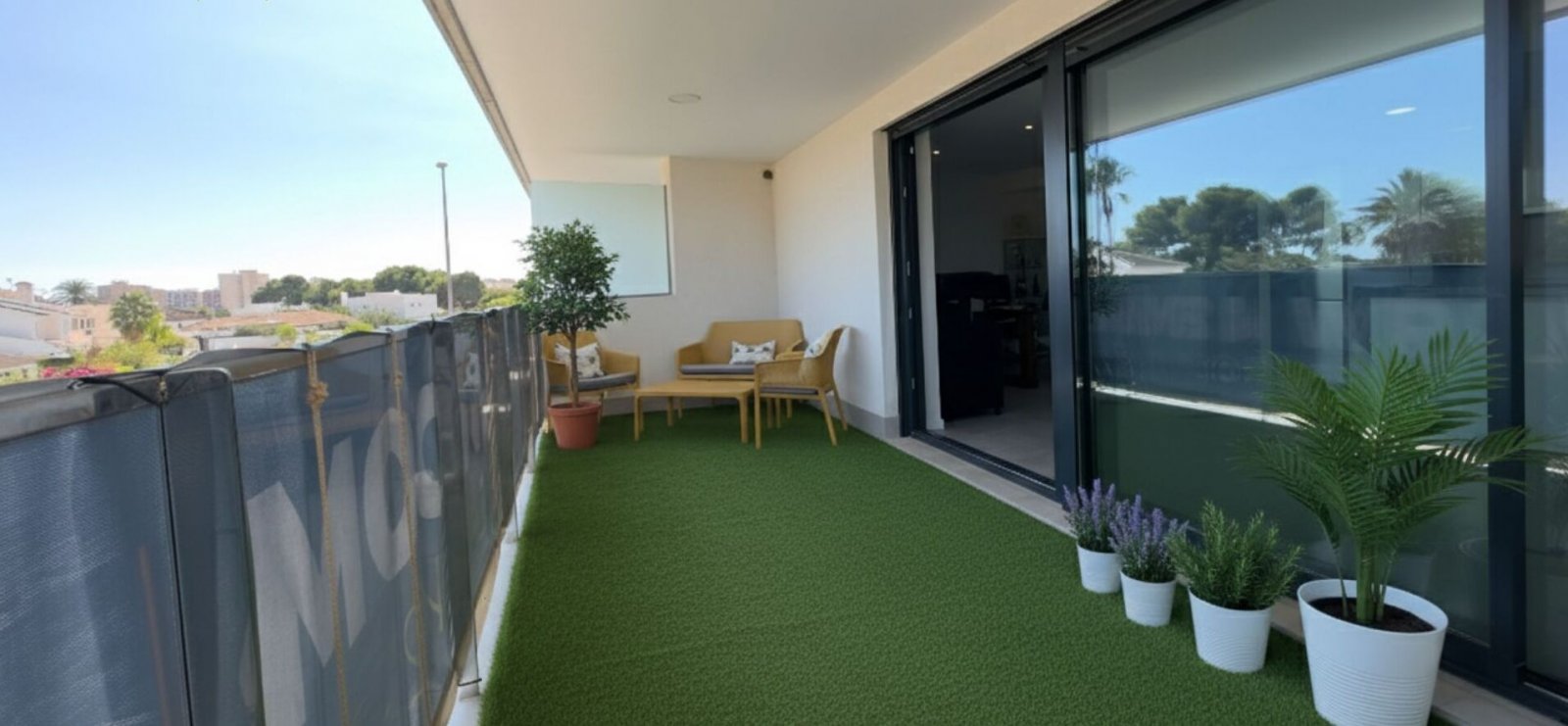 In der schönen Stadt Orihuela gelegen, bietet diese Wohnanlage eine Auswahl von 118 Wohnungen, darunter Apartments, Erdgeschosswohnungen und Penthäus