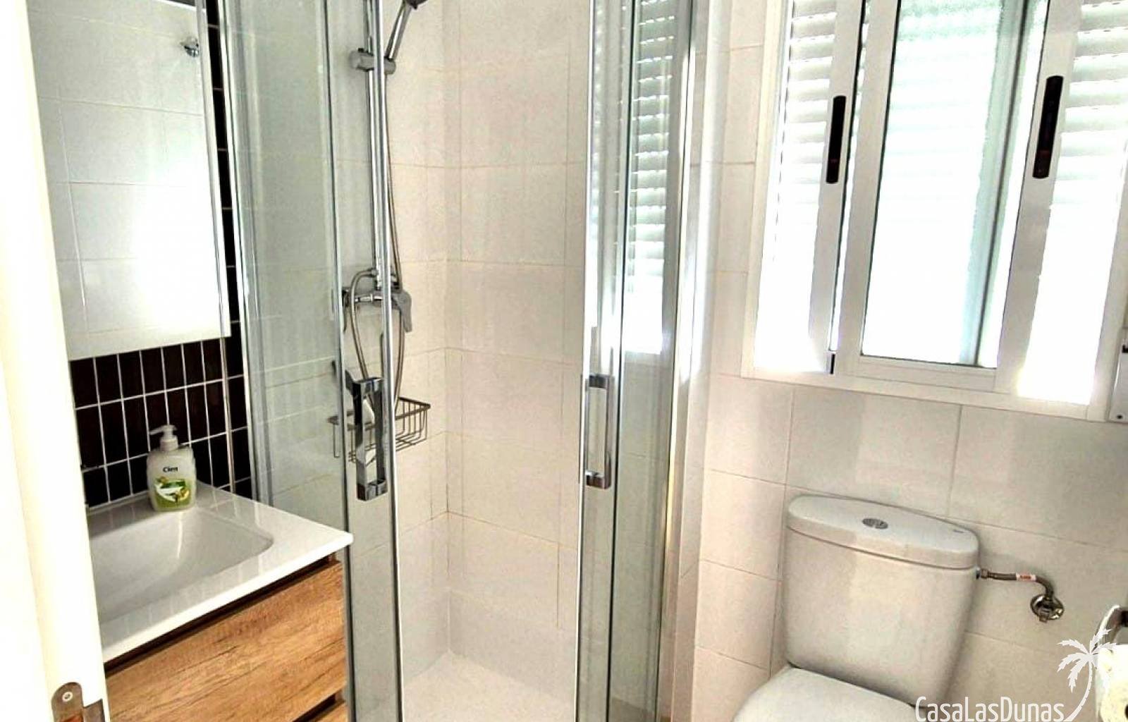 Willkommen im Casa Bajo el Sol! Dieses schöne Haus ist ein idealer Urlaubsort für alle, die Komfort und Bequemlichkeit suchen. Charmantes Einfamilien