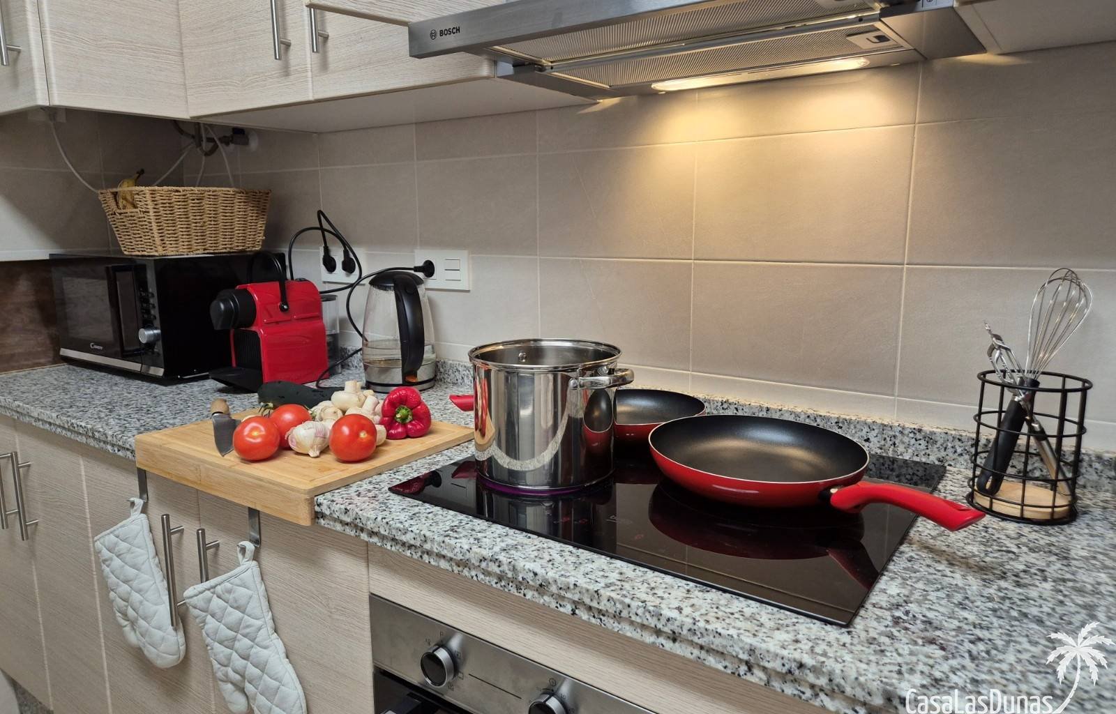 Willkommen im Casa Bajo el Sol! Dieses schöne Haus ist ein idealer Urlaubsort für alle, die Komfort und Bequemlichkeit suchen. Charmantes Einfamilien