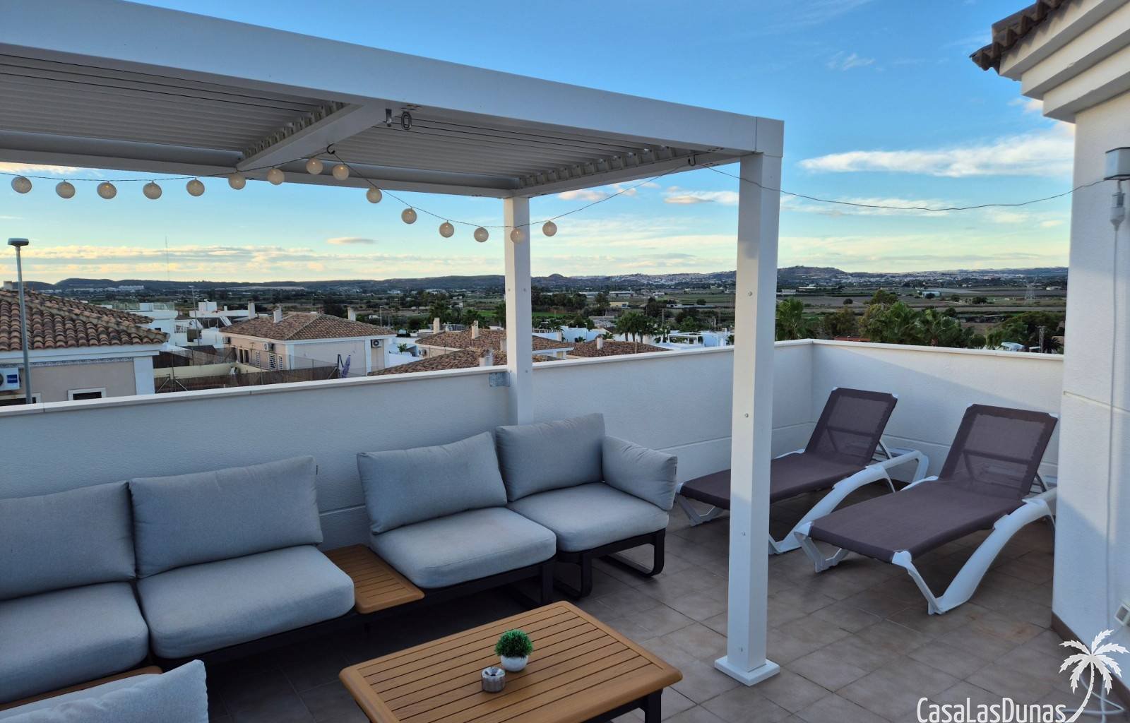 Willkommen im Casa Bajo el Sol! Dieses schöne Haus ist ein idealer Urlaubsort für alle, die Komfort und Bequemlichkeit suchen. Charmantes Einfamilien