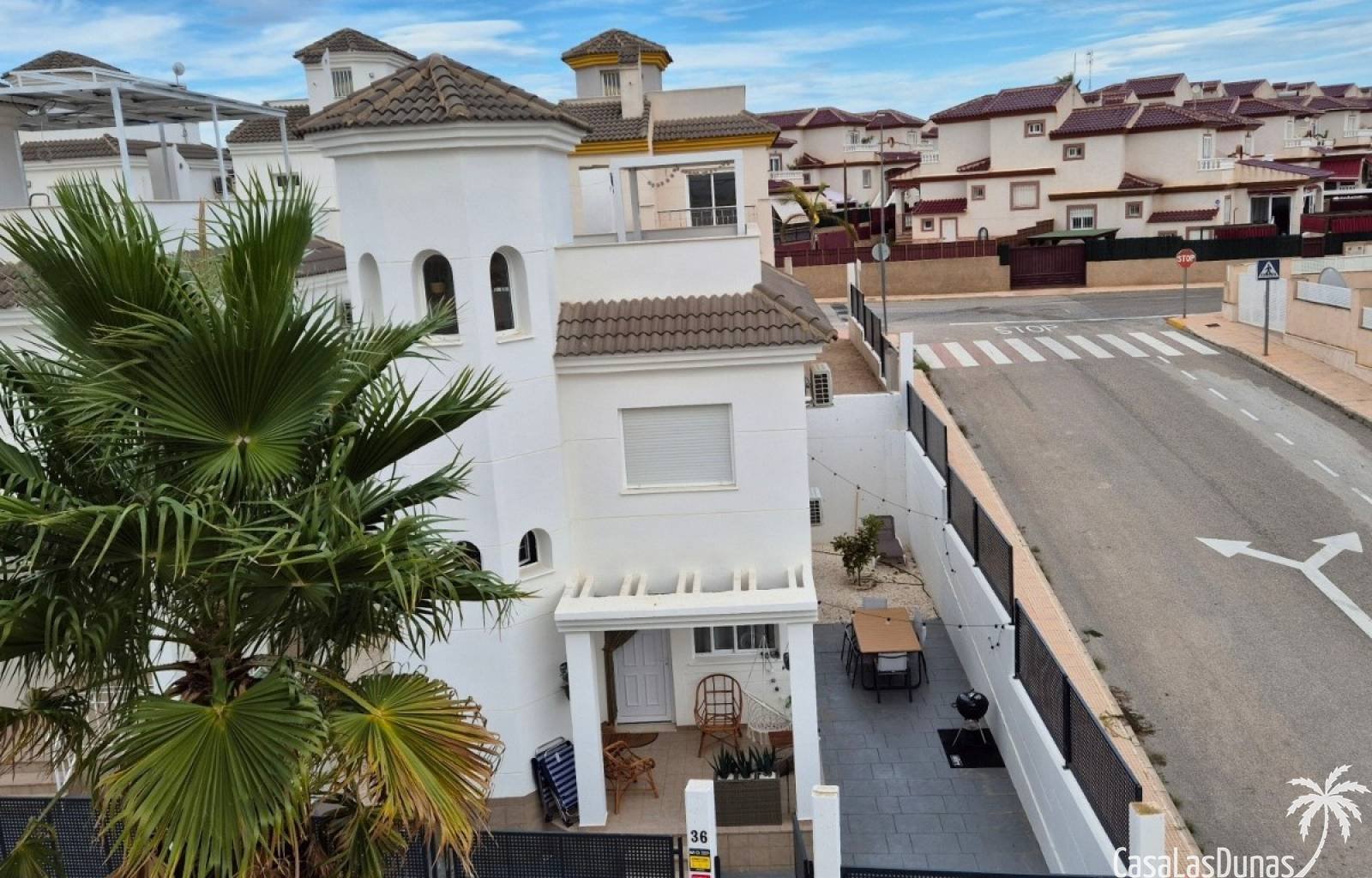 Willkommen im Casa Bajo el Sol! Dieses schöne Haus ist ein idealer Urlaubsort für alle, die Komfort und Bequemlichkeit suchen. Charmantes Einfamilien