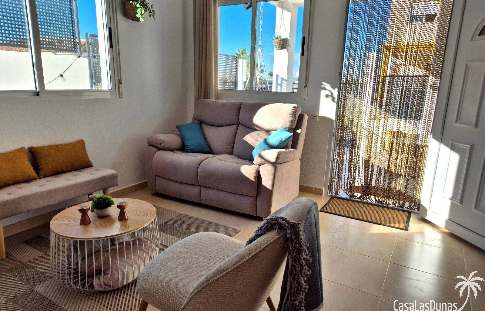 Willkommen im Casa Bajo el Sol! Dieses schöne Haus ist ein idealer Urlaubsort für alle, die Komfort und Bequemlichkeit suchen. Charmantes Einfamilien