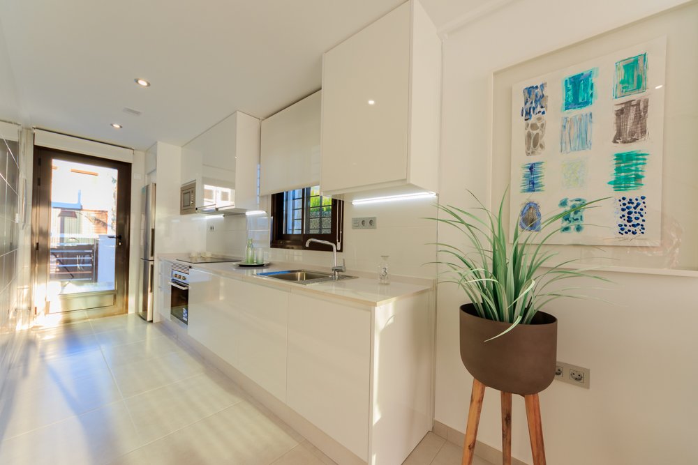 Diese Wohnanlage befindet sich in der charmanten Stadt Pilar de la Horadada und bietet eine Vielzahl von Wohnmöglichkeiten, die unterschiedlichen Bed