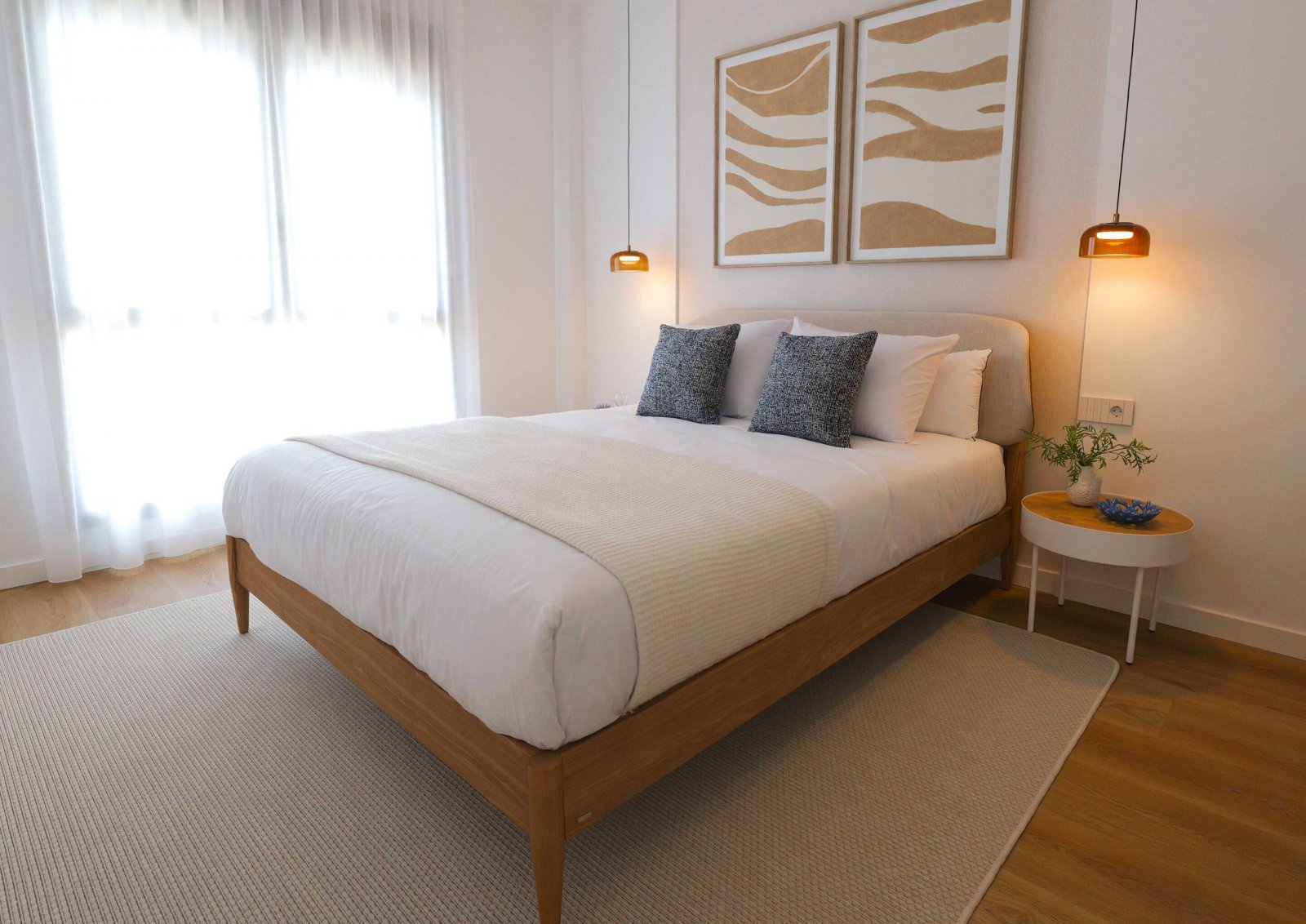 In der exklusiven Gegend von La Manga gelegen, bietet dieser Wohnkomplex ein einzigartiges Wohnerlebnis mit beeindruckendem Meerblick. Mit insgesamt