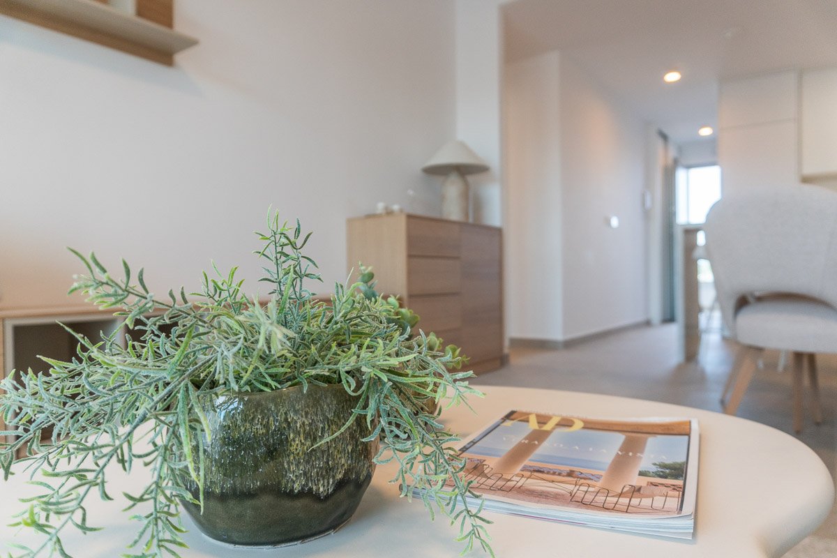 In der begehrten Gegend von Playa Flamenca gelegen, bietet diese Wohnanlage eine Auswahl von 43 Wohneinheiten, die darauf ausgelegt sind, die Bedürfn