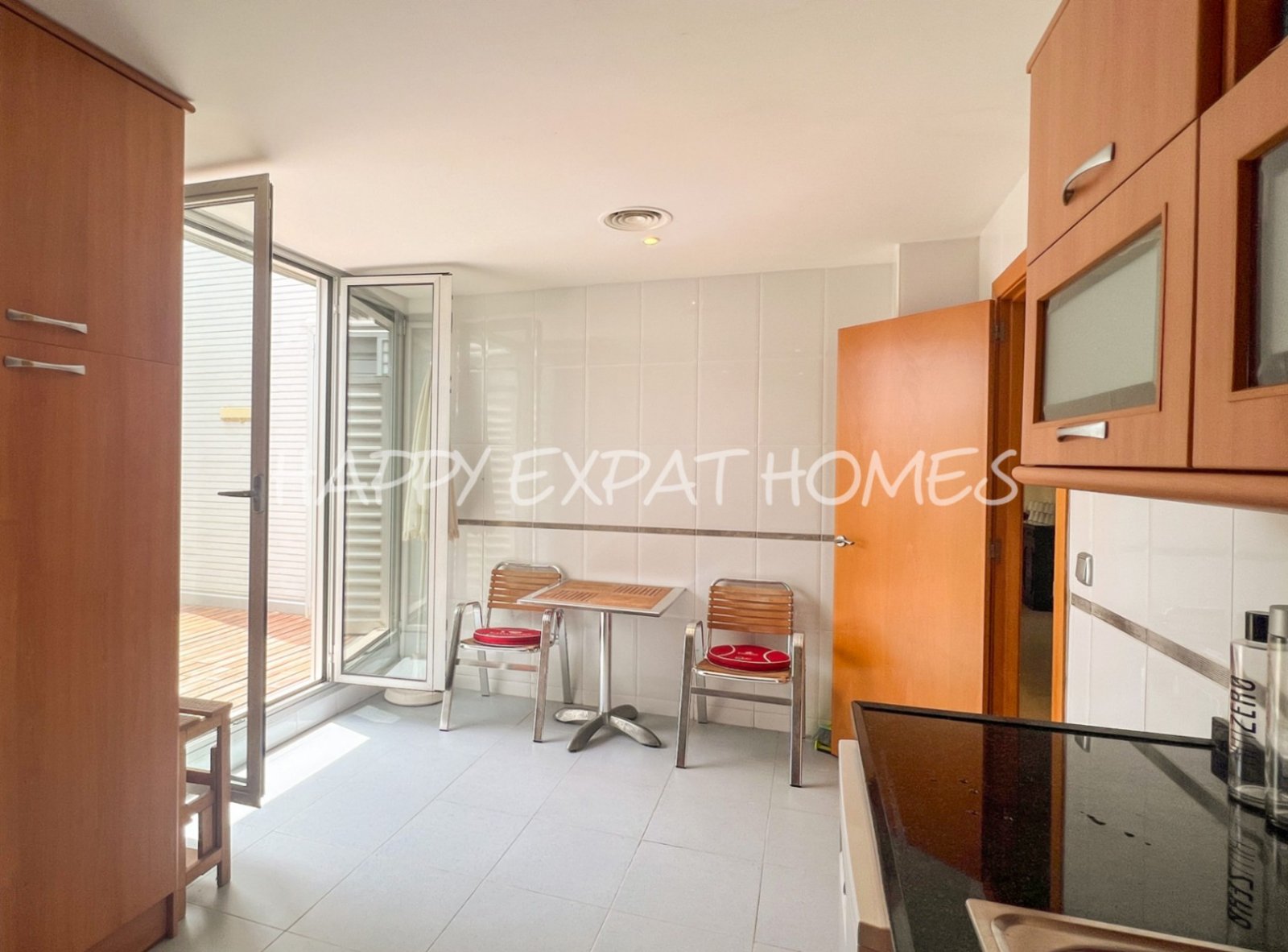 Wir lieben die Urbanisation Casas del Mar und diese Maisonette mit fünf Schlafzimmern und ihrer wunderschönen Terrasse wird Ihnen das Herz stehlen.

