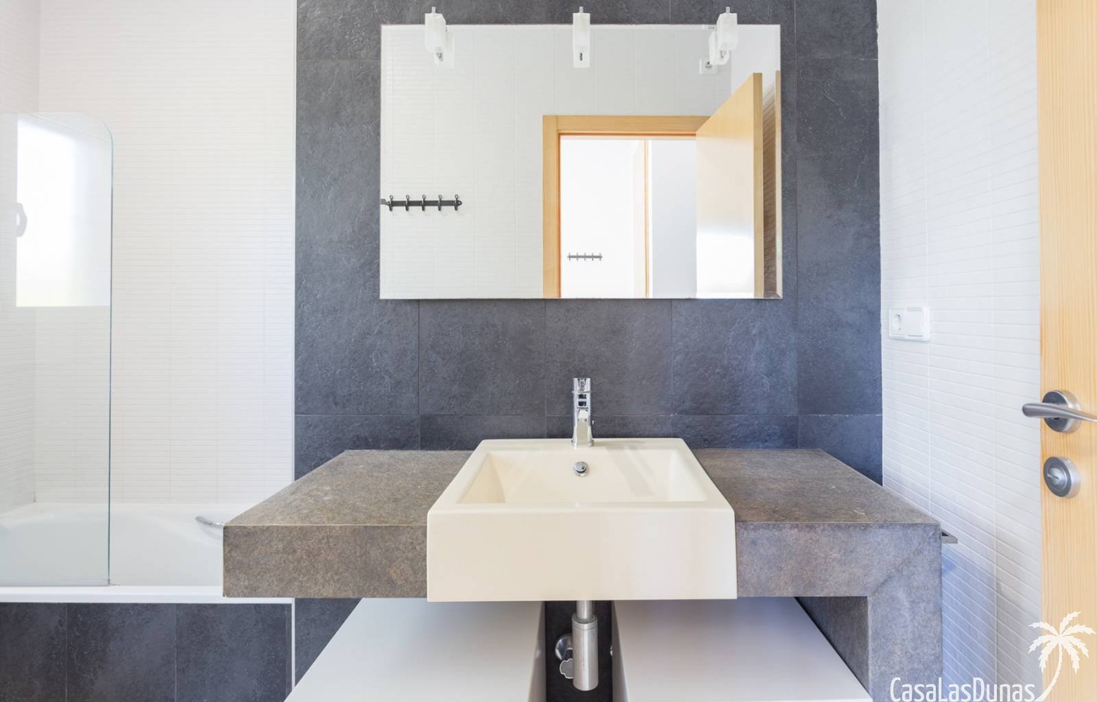 Diese wunderschöne Villa liegt auf der Südseite des Berges La Sella und ist ideal für diejenigen, die einen erholsamen und ruhigen Urlaub verbringen