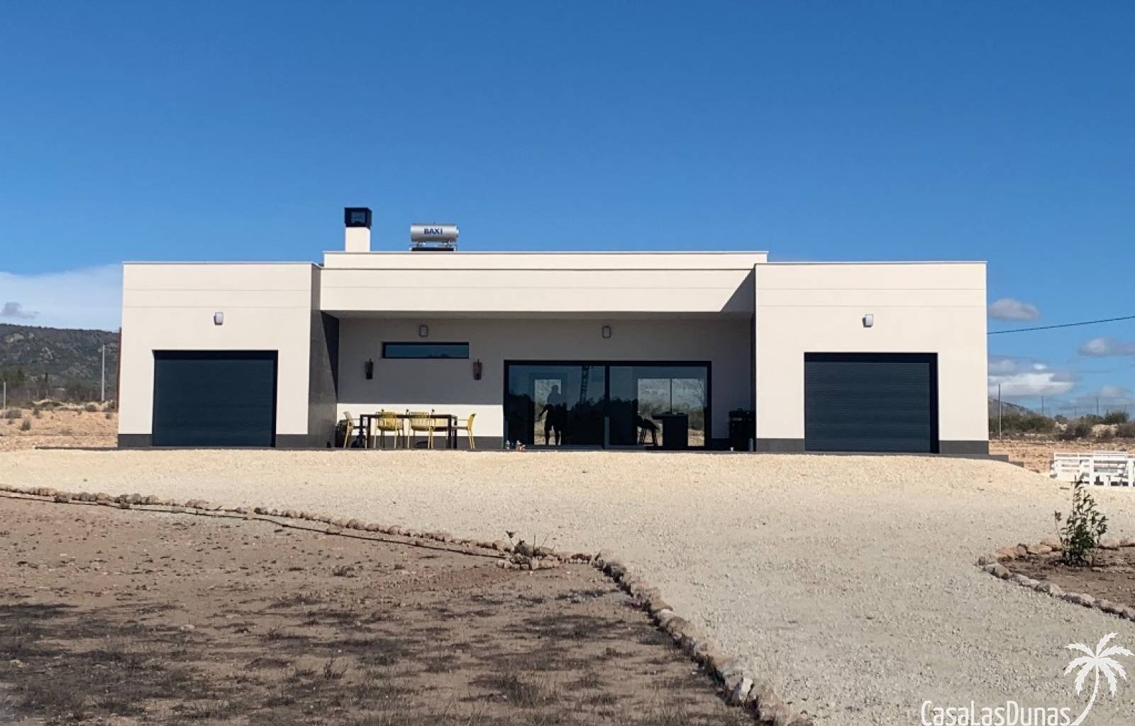 Bauen Sie Ihre eigene Traumvilla in Pinoso ! Es besteht die Möglichkeit, zwischen einem traditionellen Baustil und einem modernen Stil zu wählen. Das