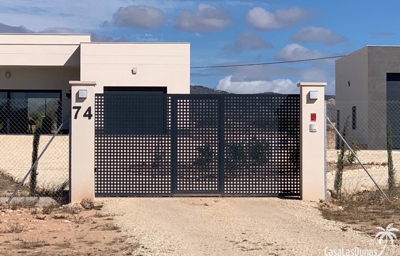 Bauen Sie Ihre eigene Traumvilla in Pinoso ! Es besteht die Möglichkeit, zwischen einem traditionellen Baustil und einem modernen Stil zu wählen. Das
