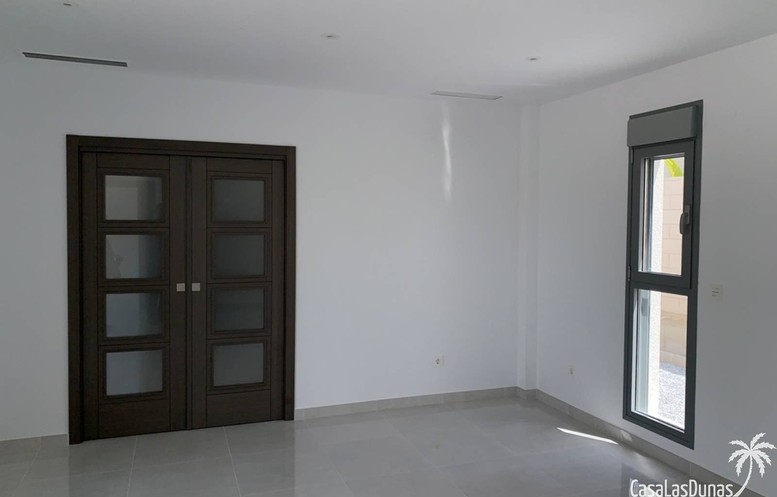 Bauen Sie Ihre eigene Traumvilla in Pinoso ! Es besteht die Möglichkeit, zwischen einem traditionellen Baustil und einem modernen Stil zu wählen. Das