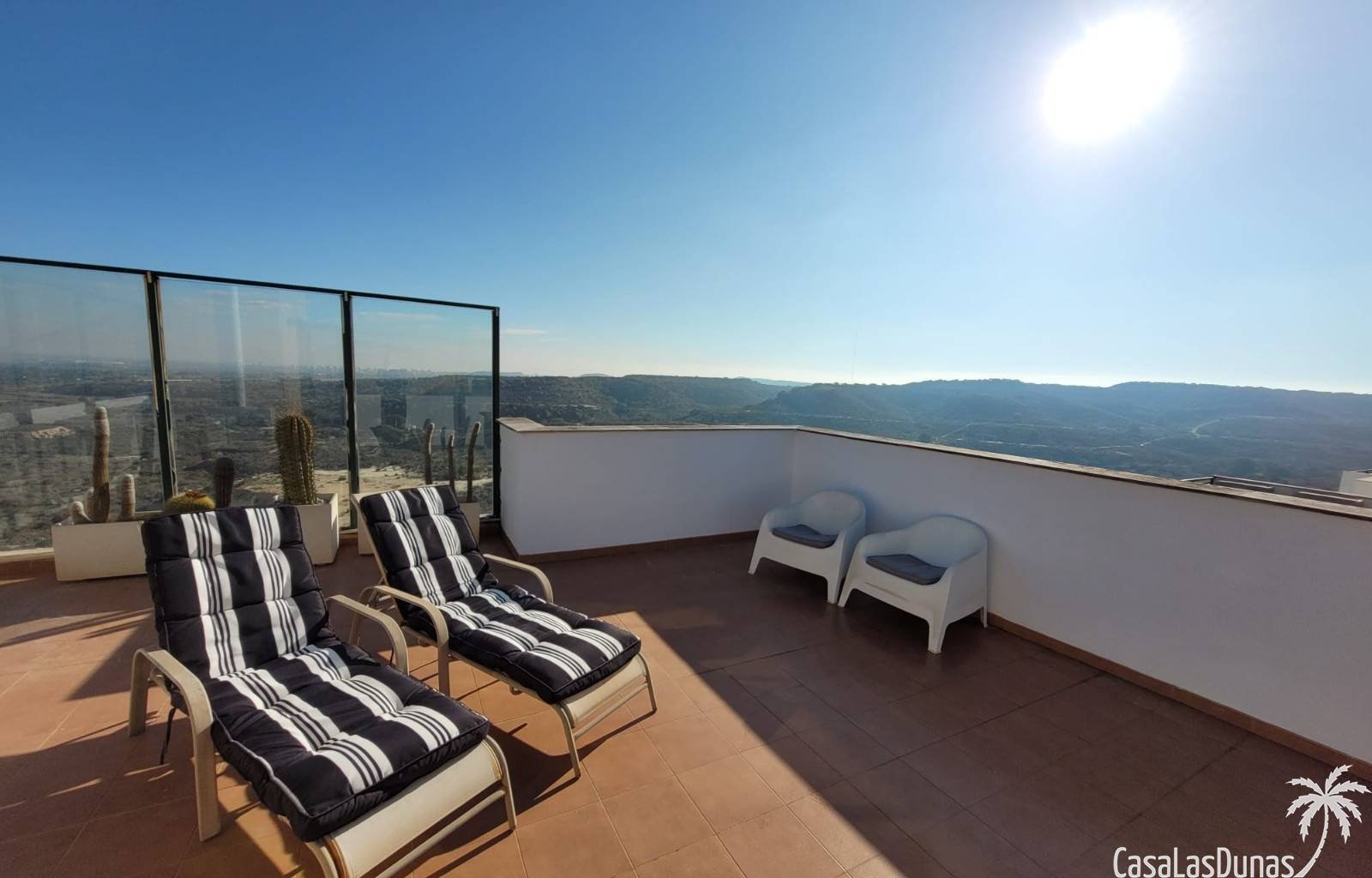  Die Villa Montesol ist ein atemberaubendes Anwesen, ideal für alle, die Komfort und Bequemlichkeit suchen. Diese Villa ist so gestaltet, dass Sie sic