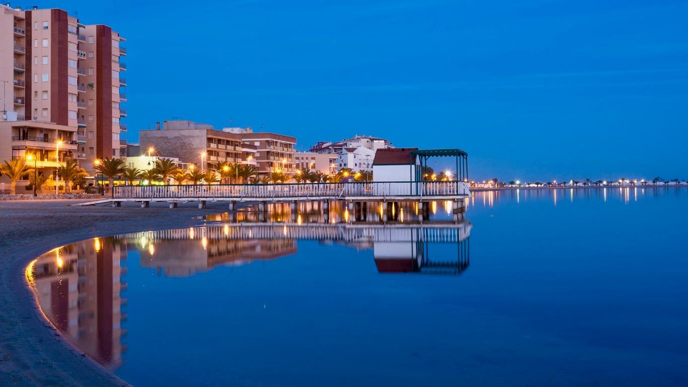 In der charmanten Ortschaft San Pedro del Pinatar gelegen, bietet diese Wohnanlage eine Auswahl von 24 Wohnungen, die Optionen der Typologie Unabhäng