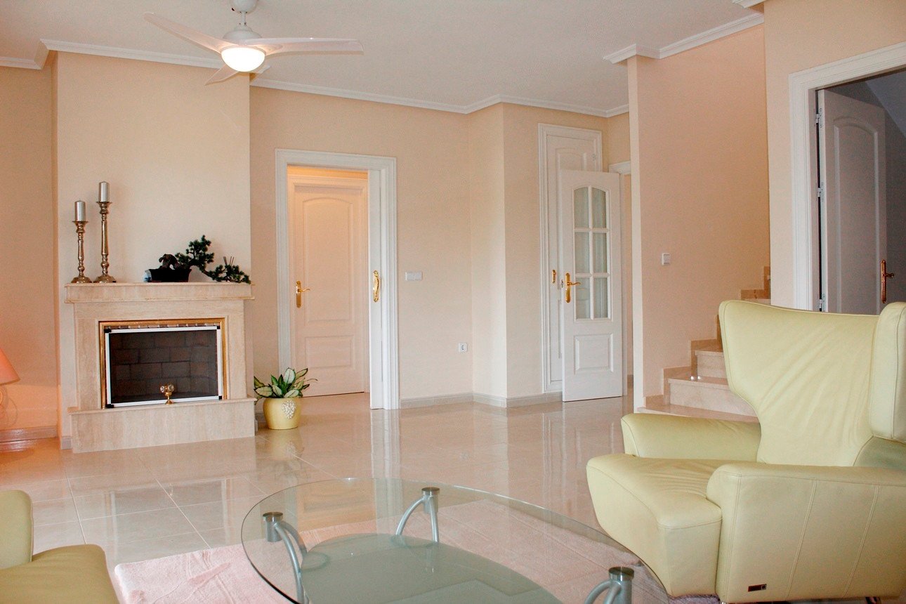 Wunderschöne Villa mit Blick auf den Golfplatz Campo de Campoamor, in einer schönen ruhigen Straße gelegen