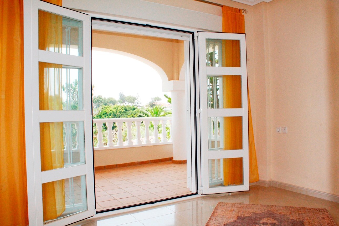 Wunderschöne Villa mit Blick auf den Golfplatz Campo de Campoamor, in einer schönen ruhigen Straße gelegen