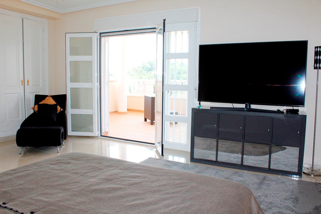 Wunderschöne Villa mit Blick auf den Golfplatz Campo de Campoamor, in einer schönen ruhigen Straße gelegen