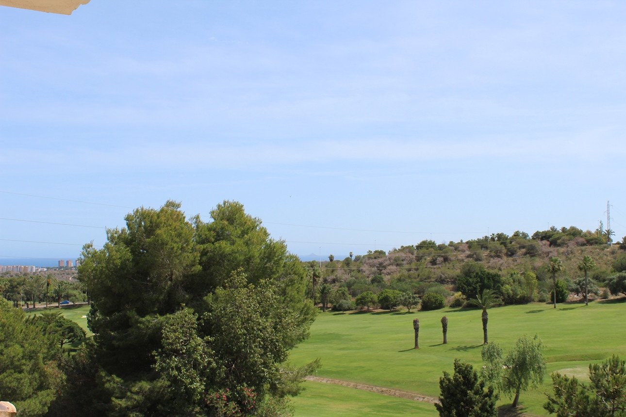 Wunderschöne Villa mit Blick auf den Golfplatz Campo de Campoamor, in einer schönen ruhigen Straße gelegen