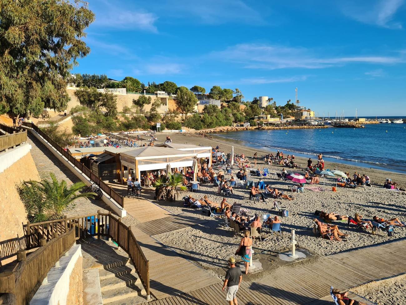 Wunderschöne Villa mit Blick auf den Golfplatz Campo de Campoamor, in einer schönen ruhigen Straße gelegen