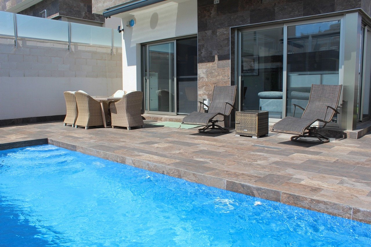 Schönes freistehendes Haus mit Südlage Villa mit 4 Schlafzimmern und 3 en-suite Bädern zu verkaufen.