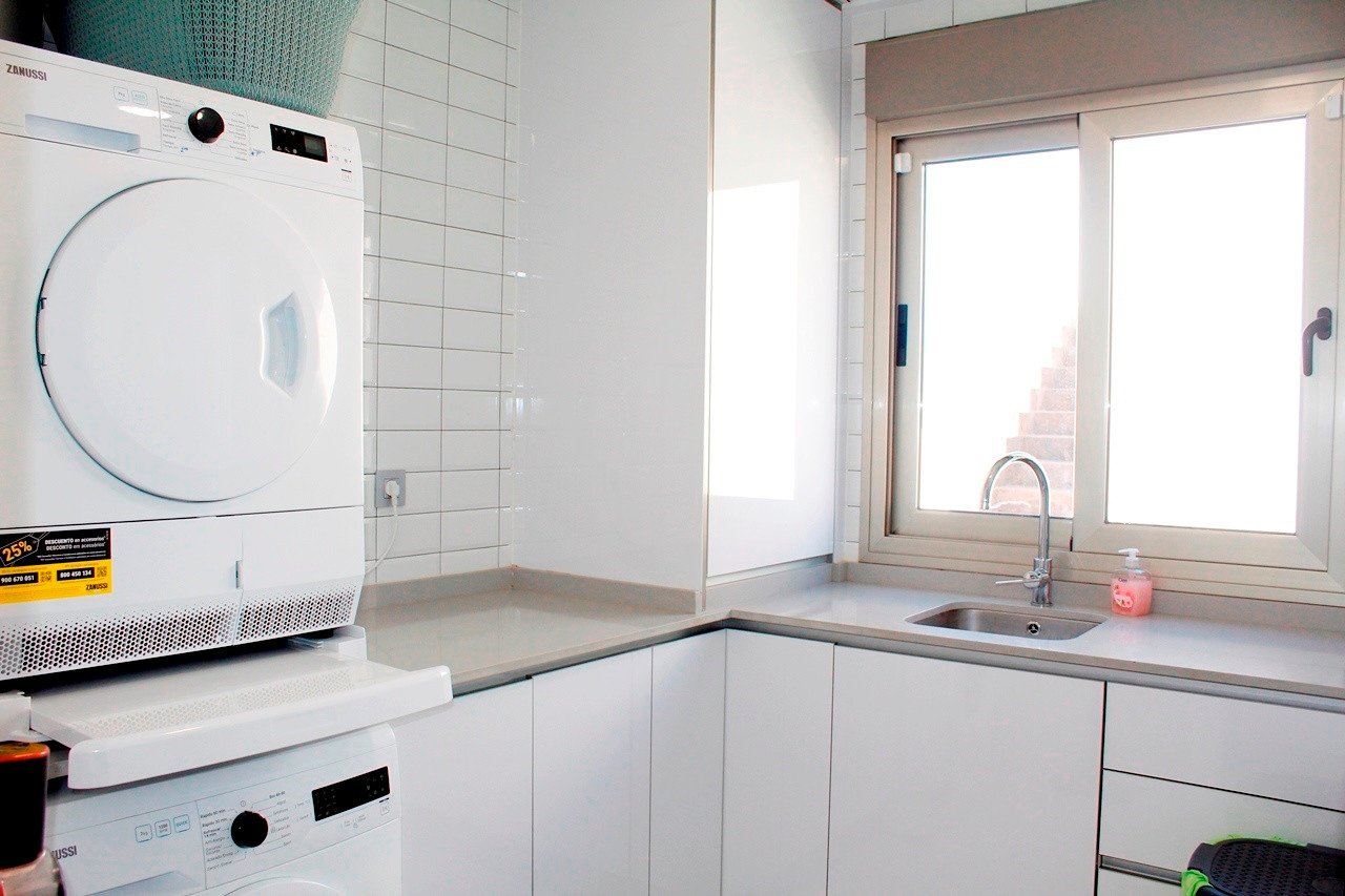 Schönes freistehendes Haus mit Südlage Villa mit 4 Schlafzimmern und 3 en-suite Bädern zu verkaufen.