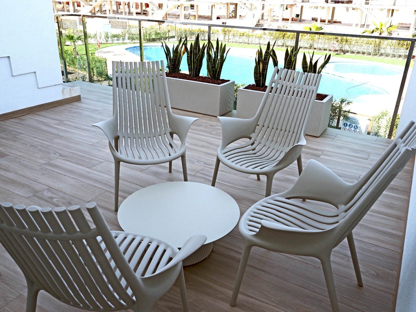 In der charmanten Stadt Orihuela gelegen, bietet diese Wohnanlage eine Vielzahl von Wohnmöglichkeiten, die unterschiedlichen Bedürfnissen und Lebenss