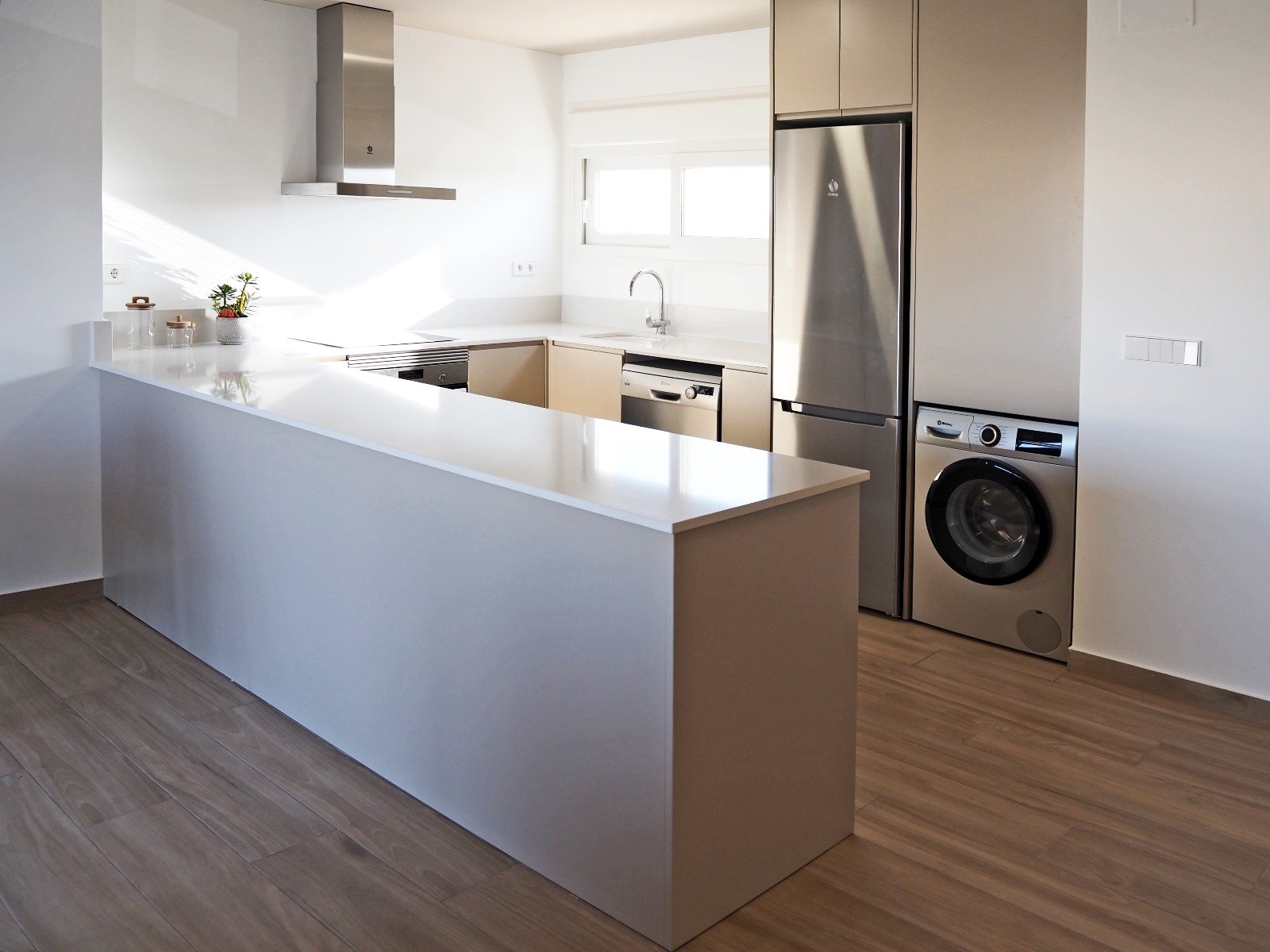 In der charmanten Stadt Orihuela gelegen, bietet diese Wohnanlage eine Vielzahl von Wohnmöglichkeiten, die unterschiedlichen Bedürfnissen und Lebenss