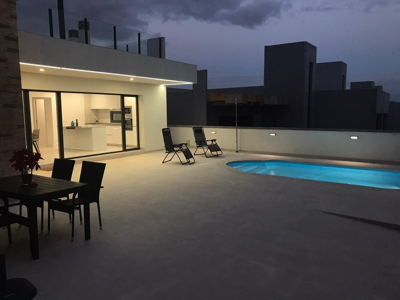 In der charmanten Ortschaft Fuente Álamo gelegen, bietet dieser Wohnkomplex eine Vielzahl von Typologien, um unterschiedliche Bedürfnisse und Lebenss