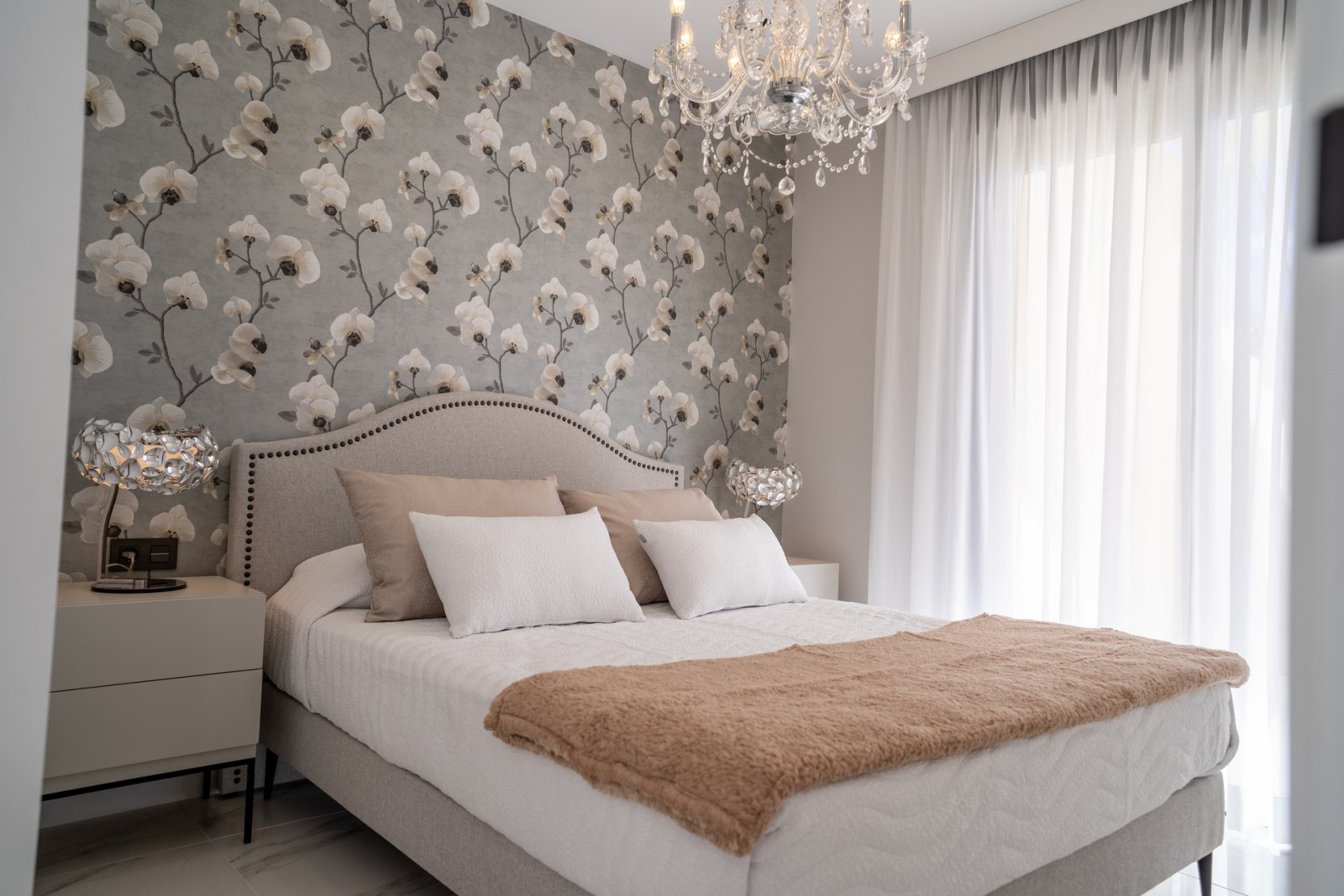 In der charmanten Gemeinde Pilar de la Horadada gelegen, bietet dieser Wohnkomplex eine Auswahl von 22 High-Bungalow und Low-Bungalow Wohnungen. Dies