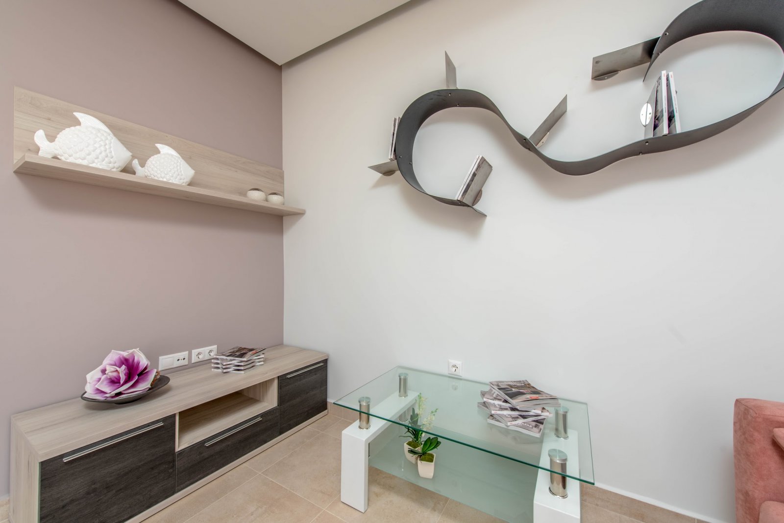 Im charmanten Ort Los Alcázares gelegen, bietet diese exklusive Wohnanlage 13 sorgfältig gestaltete Häuser, die den Bedürfnissen derjenigen gerecht w