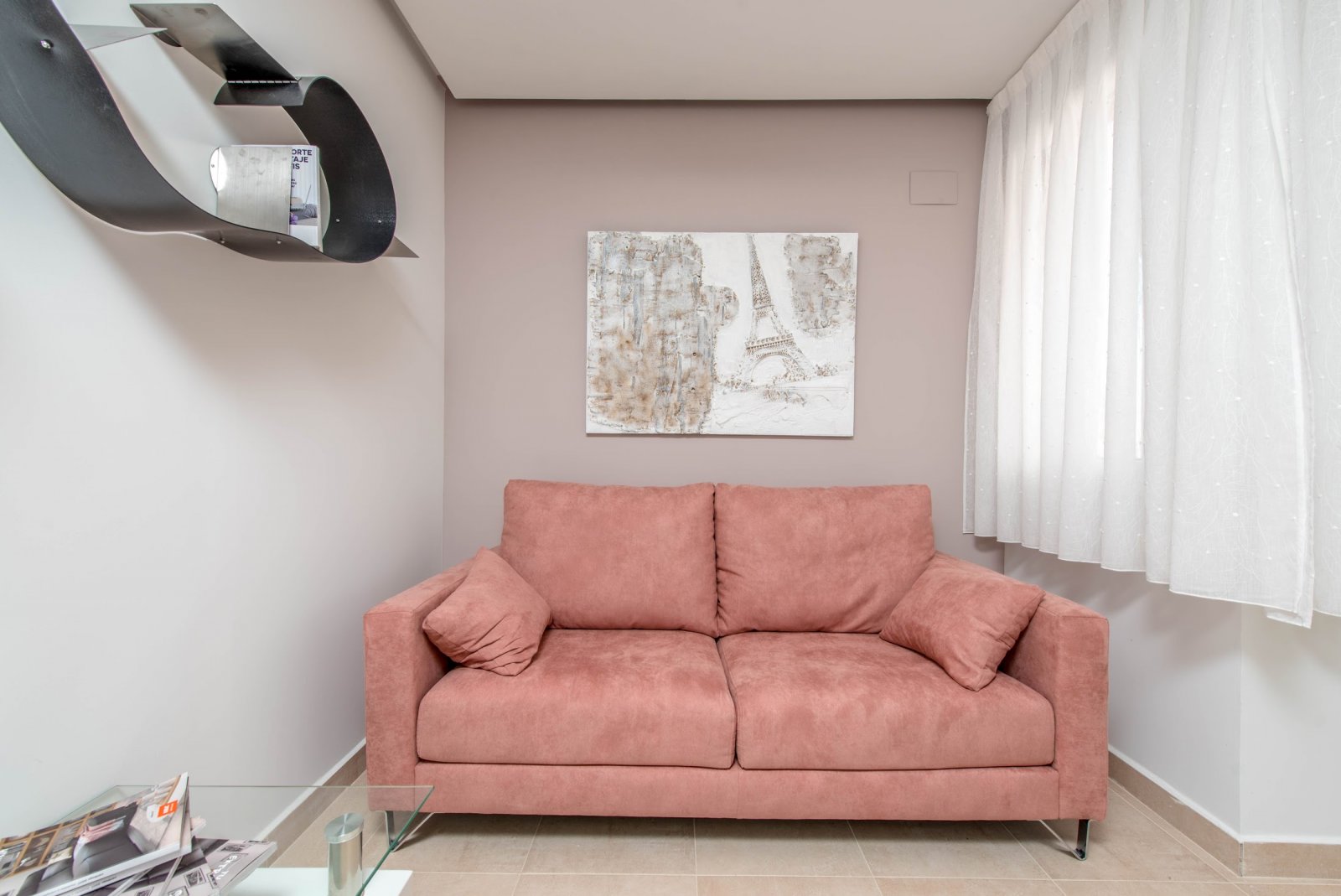 Im charmanten Ort Los Alcázares gelegen, bietet diese exklusive Wohnanlage 13 sorgfältig gestaltete Häuser, die den Bedürfnissen derjenigen gerecht w