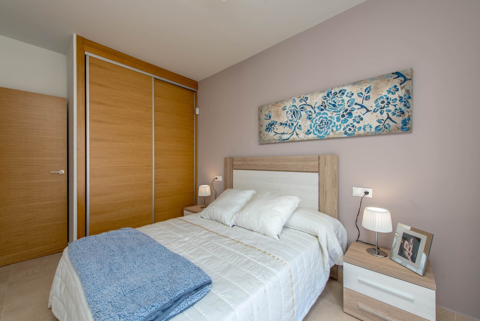 Im charmanten Ort Los Alcázares gelegen, bietet diese exklusive Wohnanlage 13 sorgfältig gestaltete Häuser, die den Bedürfnissen derjenigen gerecht w