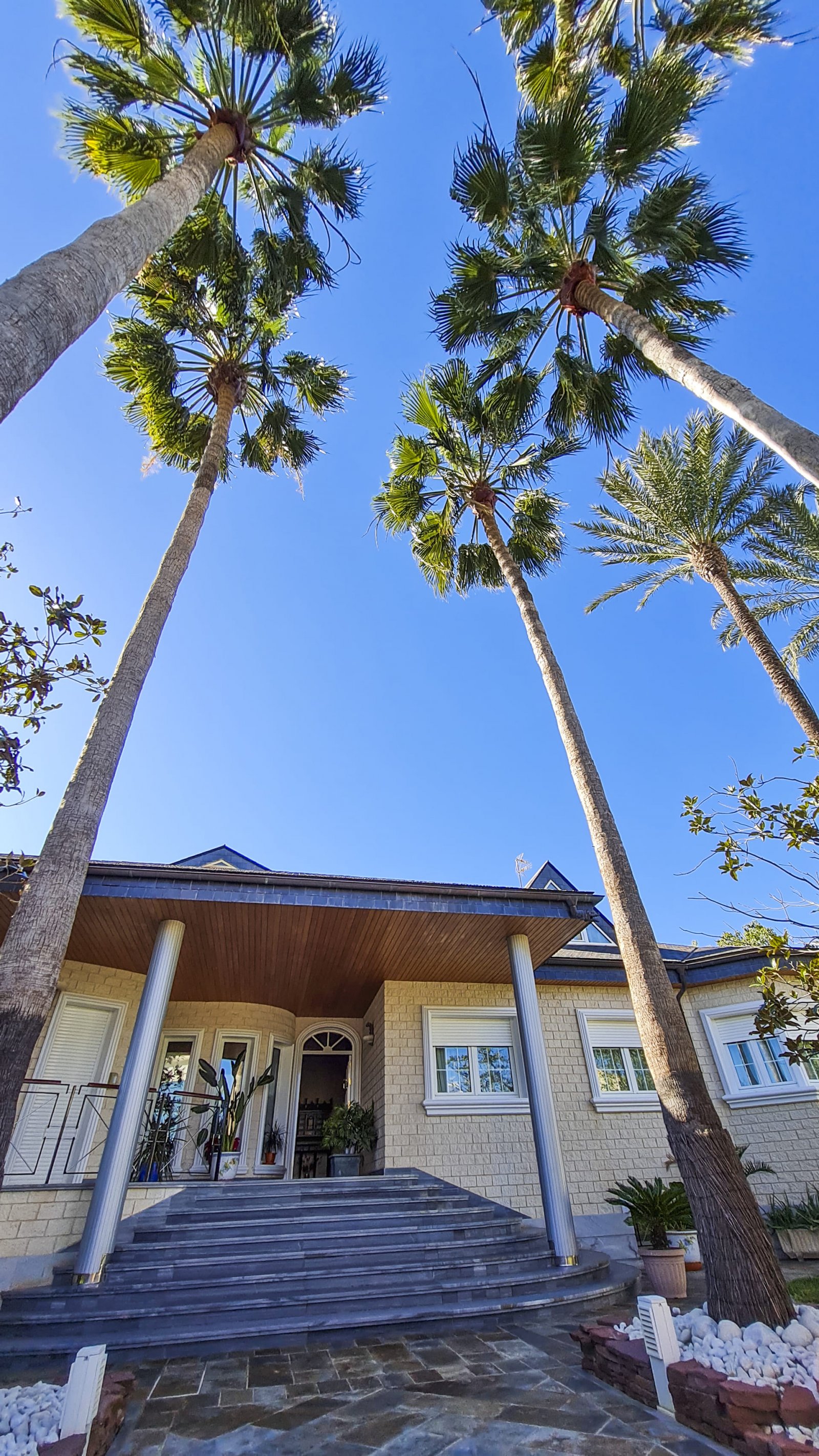 Diese Villa befindet sich in der charmanten Gemeinde San Pedro del Pinatar und bietet ein einzigartiges Wohnerlebnis mit Meerblick. Die Immobilie lie