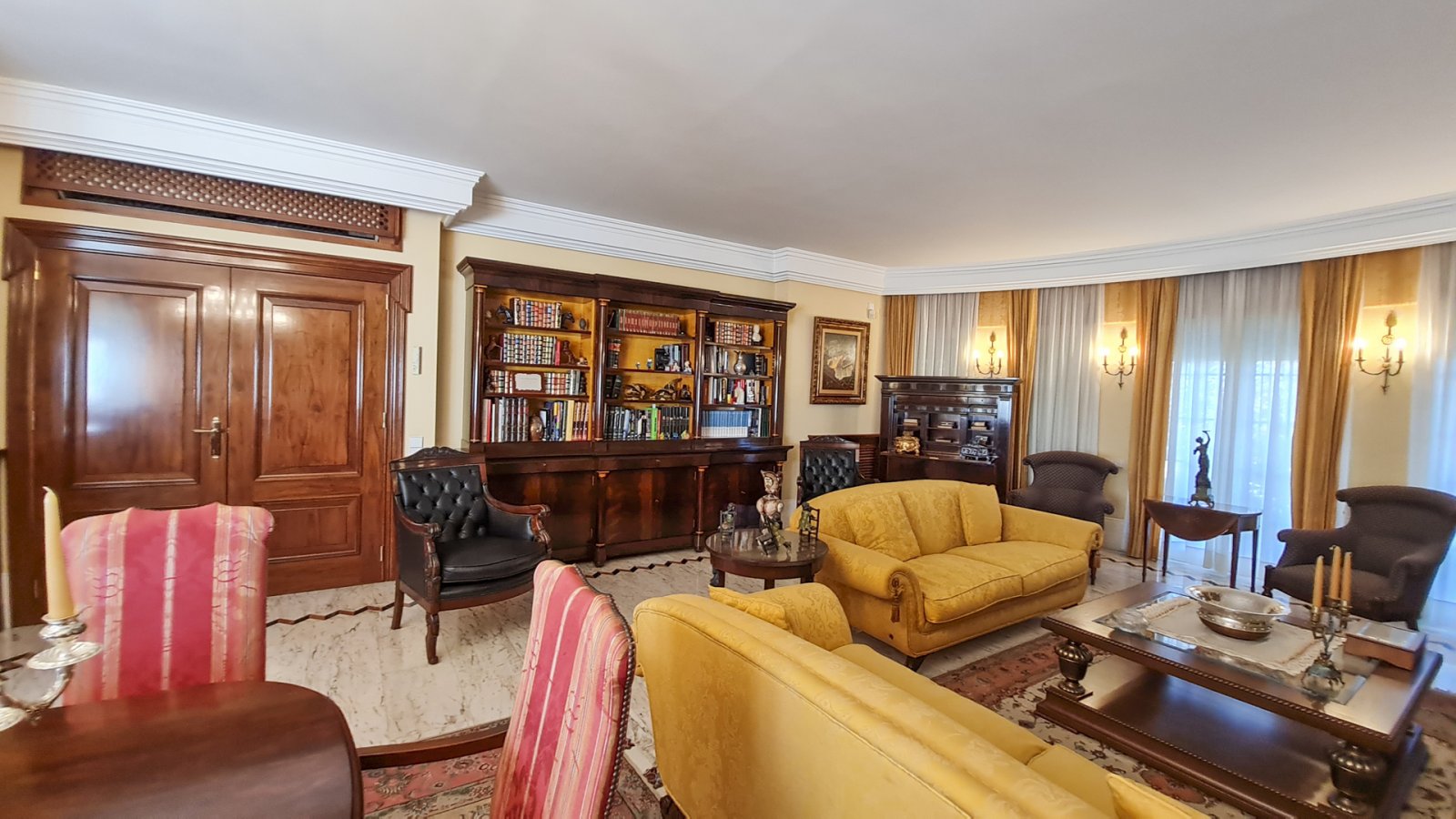 Diese Villa befindet sich in der charmanten Gemeinde San Pedro del Pinatar und bietet ein einzigartiges Wohnerlebnis mit Meerblick. Die Immobilie lie