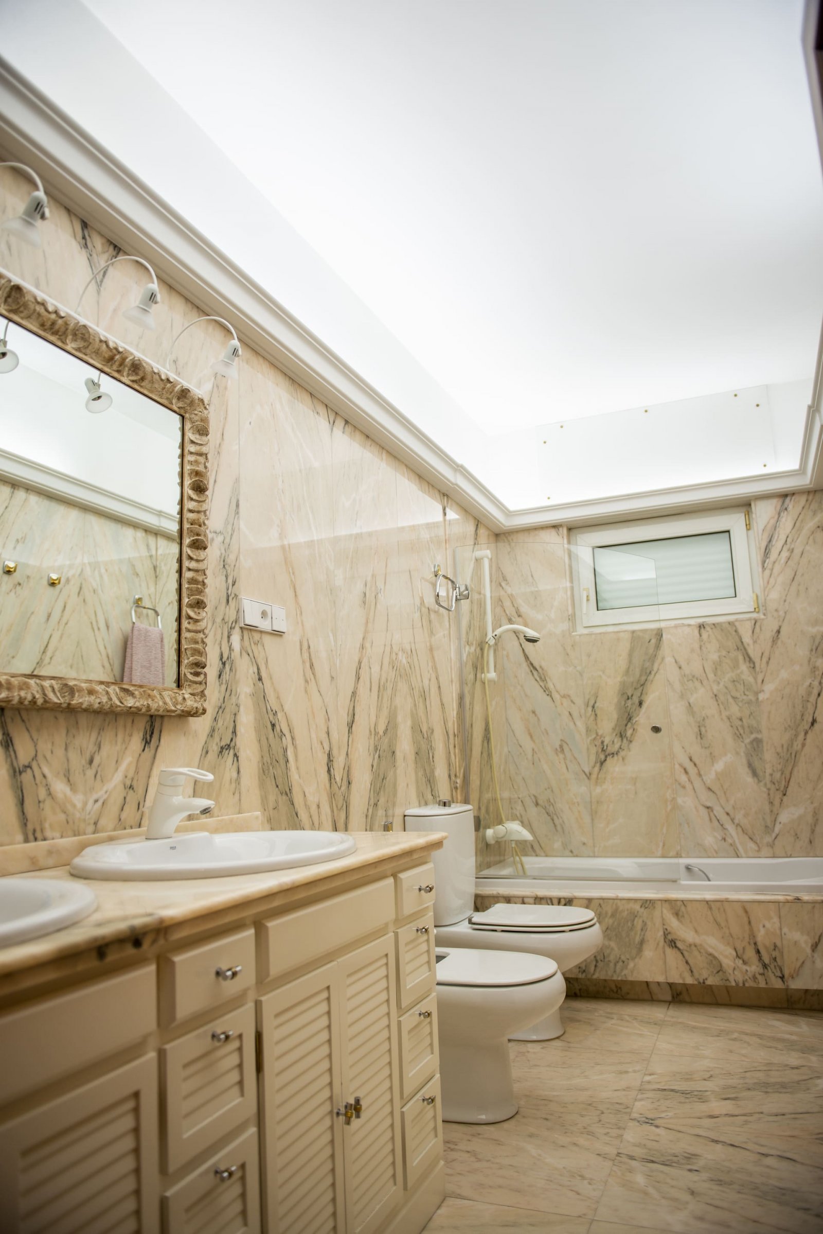 Diese Villa befindet sich in der charmanten Gemeinde San Pedro del Pinatar und bietet ein einzigartiges Wohnerlebnis mit Meerblick. Die Immobilie lie