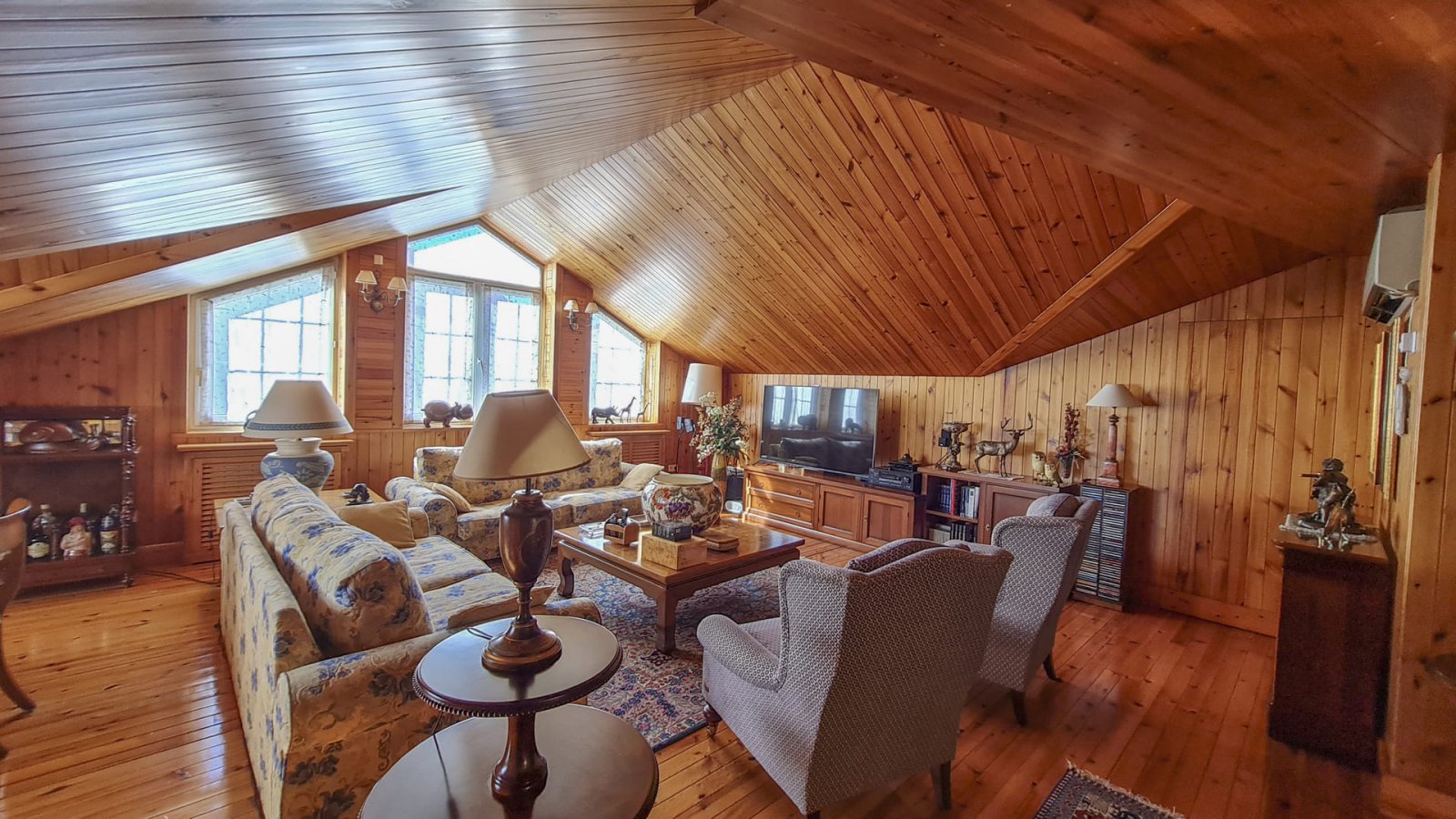 Diese Villa befindet sich in der charmanten Gemeinde San Pedro del Pinatar und bietet ein einzigartiges Wohnerlebnis mit Meerblick. Die Immobilie lie