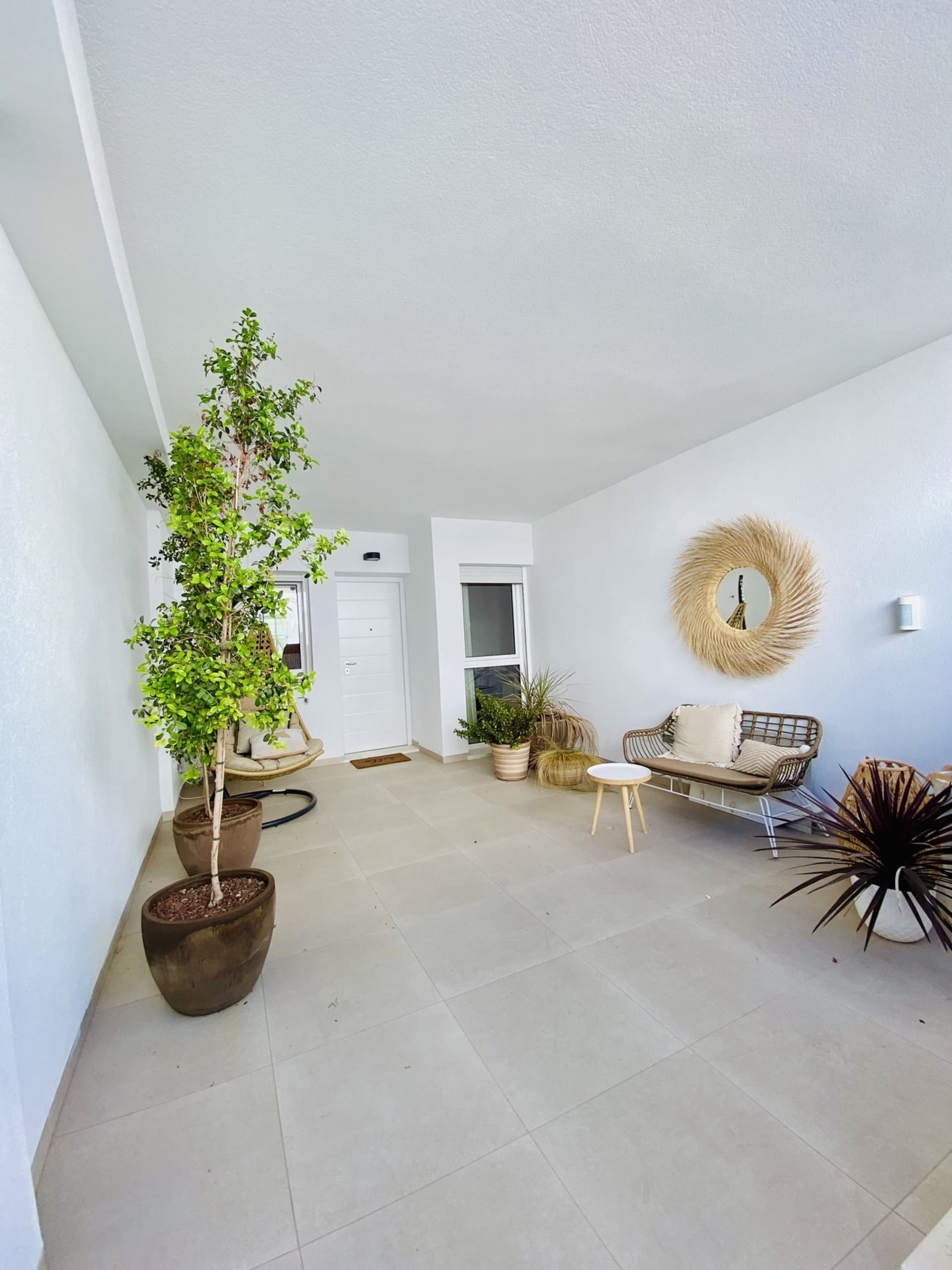 Im charmanten Ort Pilar de la Horadada gelegen, bietet dieser Wohnkomplex eine Auswahl an hohen und niedrigen Bungalows, die darauf ausgelegt sind, d