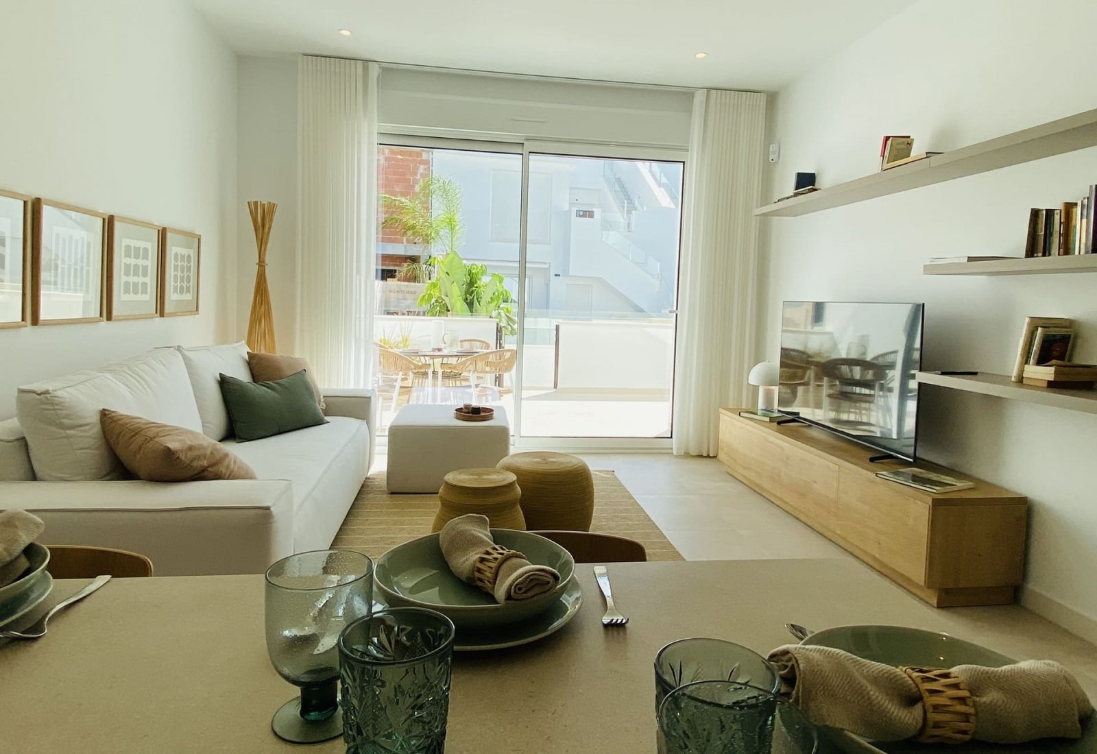 Im charmanten Ort Pilar de la Horadada gelegen, bietet dieser Wohnkomplex eine Auswahl an hohen und niedrigen Bungalows, die darauf ausgelegt sind, d